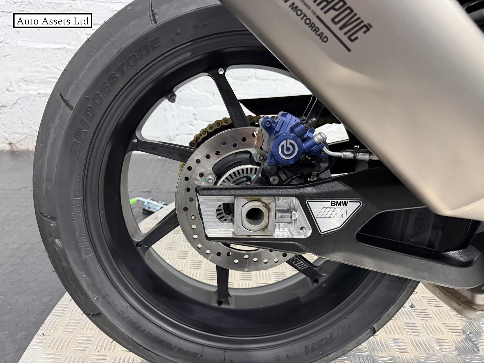 BMW M 1000 R 1000 Naked Petrol Claw-shifted Euro 5 (209 ps)