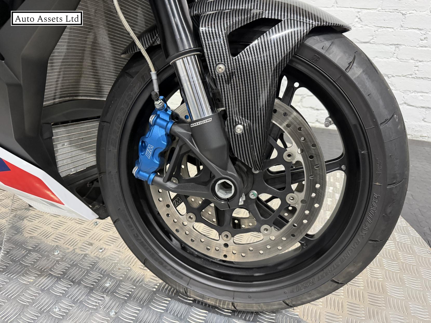 BMW M 1000 R 1000 Naked Petrol Claw-shifted Euro 5 (209 ps)