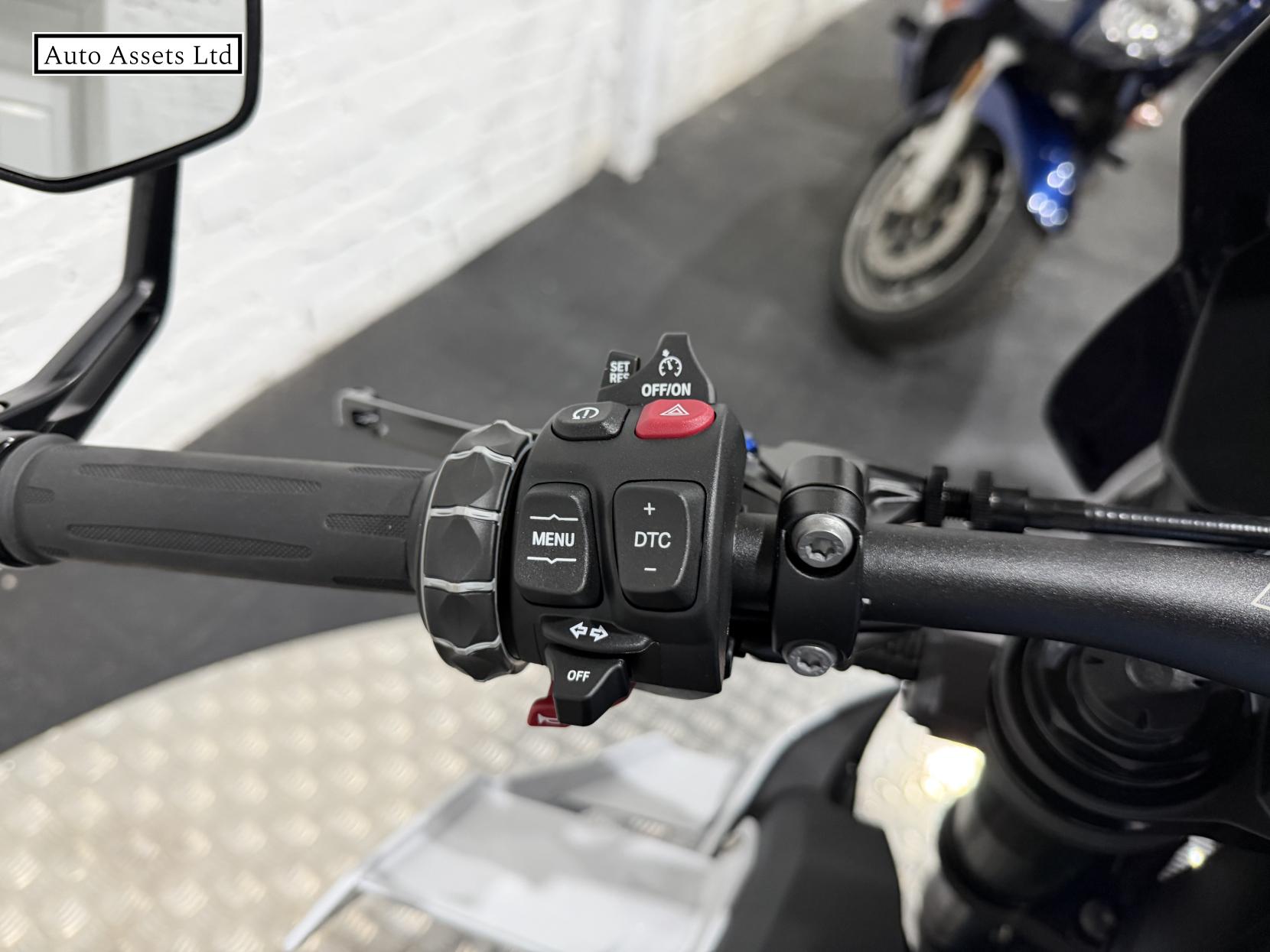 BMW M 1000 R 1000 Naked Petrol Claw-shifted Euro 5 (209 ps)