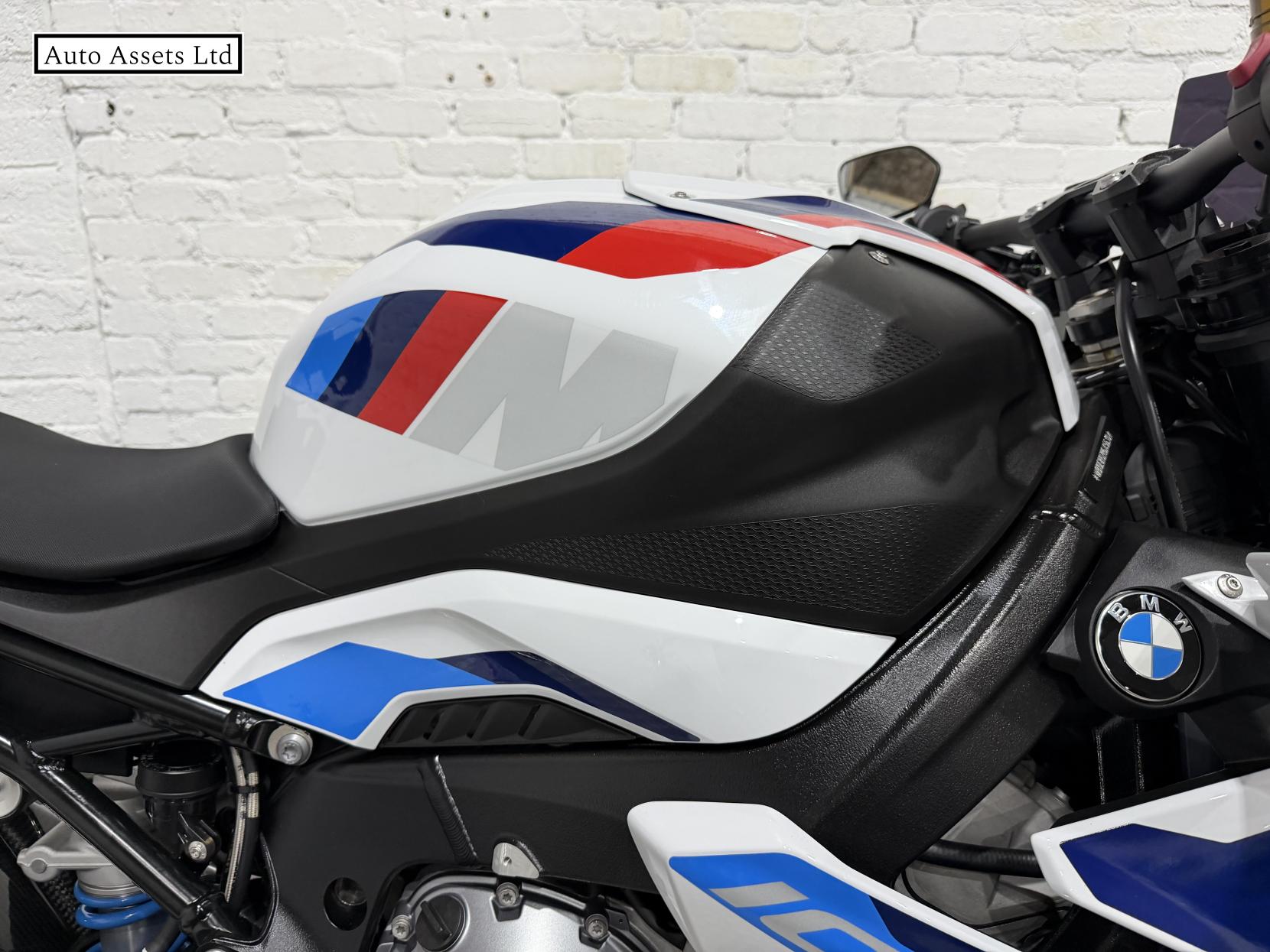 BMW M 1000 R 1000 Naked Petrol Claw-shifted Euro 5 (209 ps)