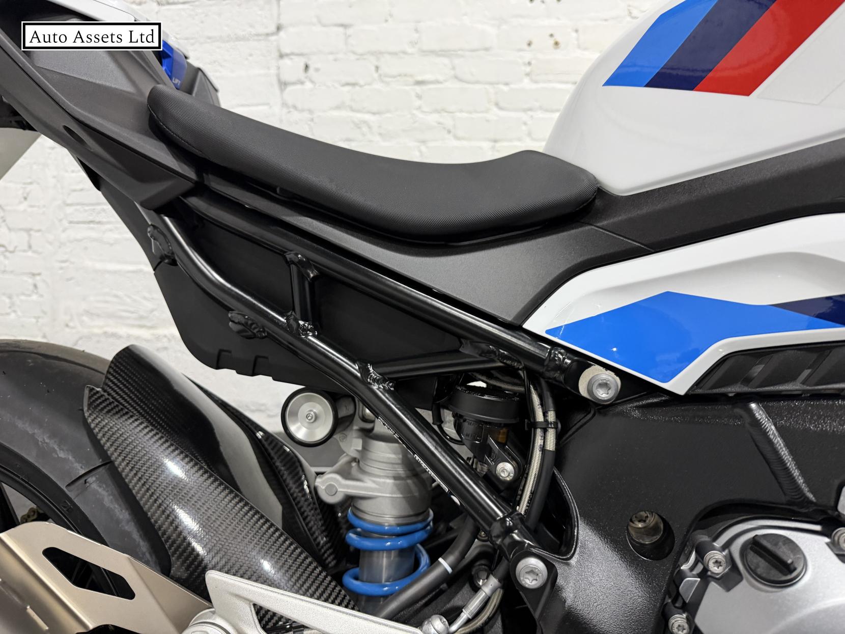 BMW M 1000 R 1000 Naked Petrol Claw-shifted Euro 5 (209 ps)