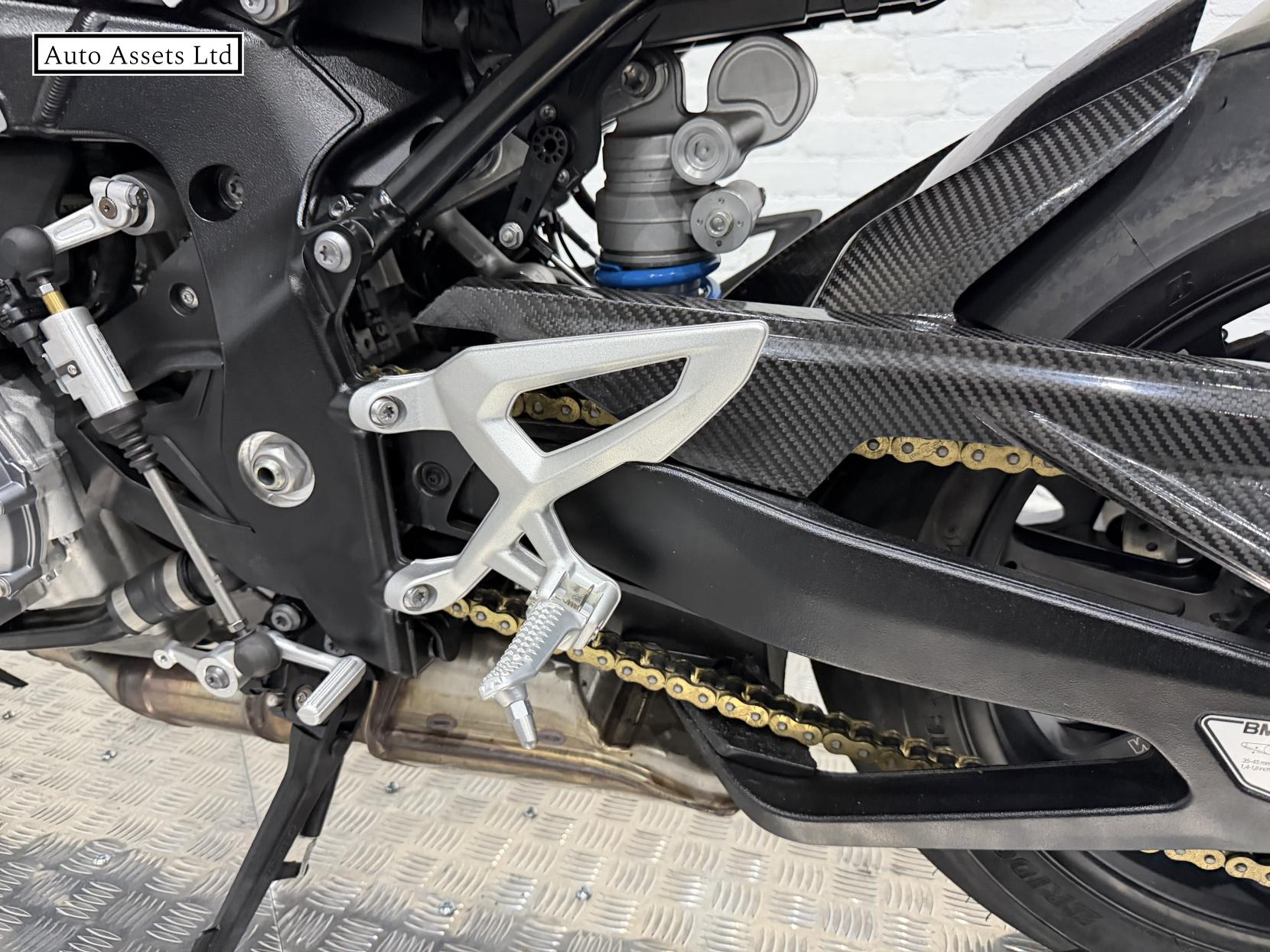 BMW M 1000 R 1000 Naked Petrol Claw-shifted Euro 5 (209 ps)