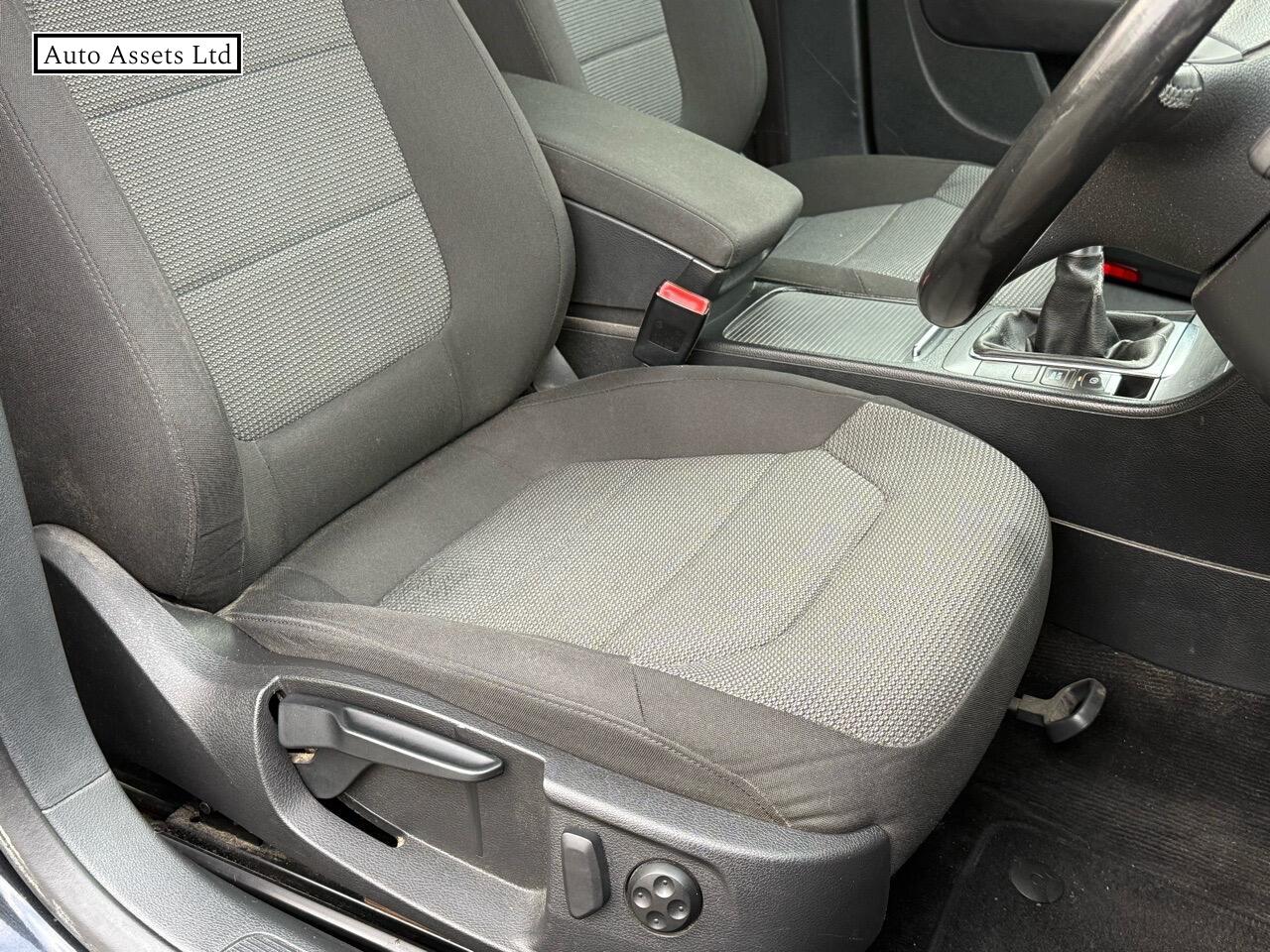 Volkswagen Passat 2.0 TDI BlueMotion Tech SE Estate 5dr Diesel Manual Euro 5 (s/s) (140 ps)