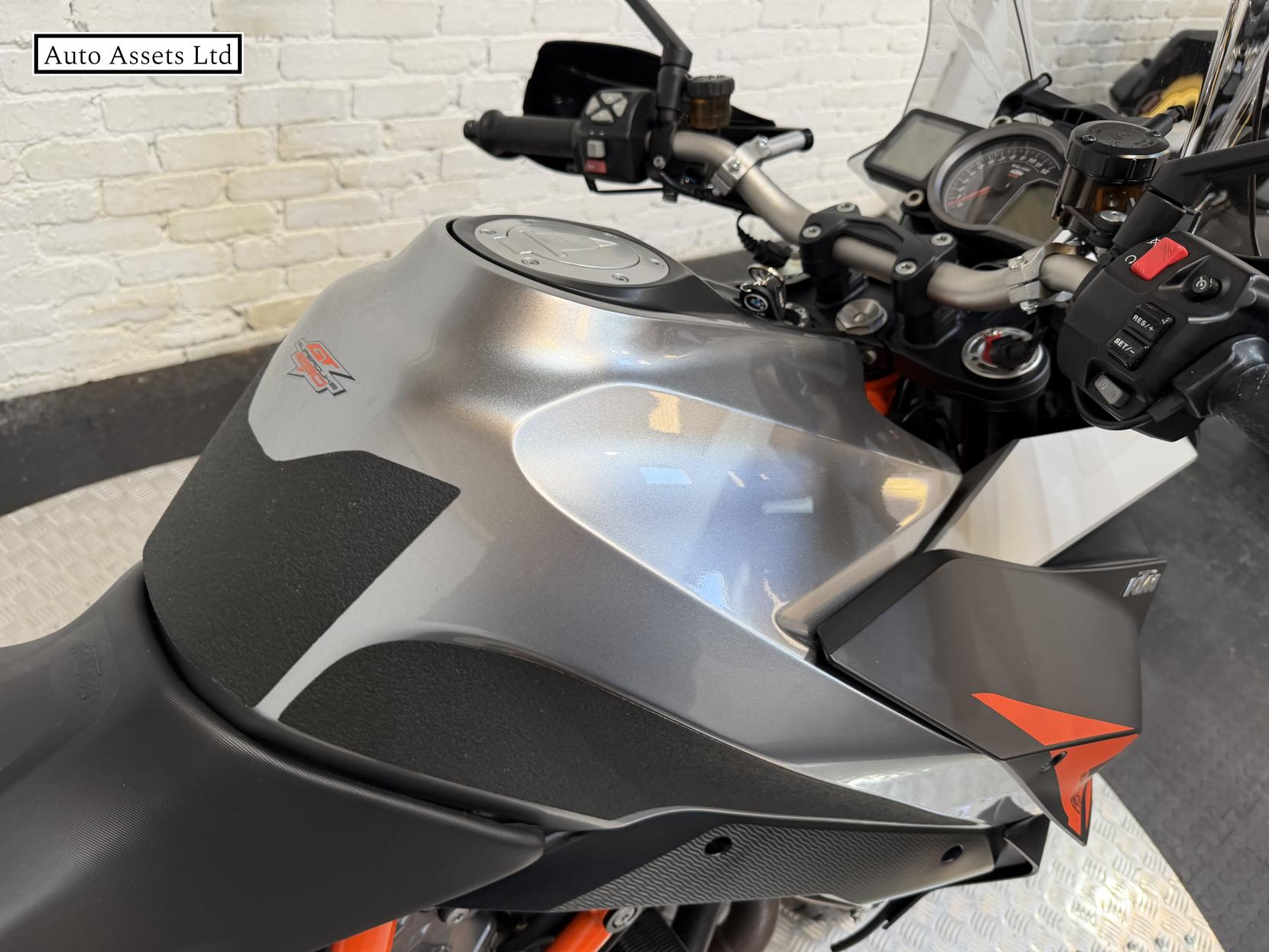 KTM 1290 Super Duke GT 1290 Sports Tourer Petrol Manual Euro 4 (175 ps)