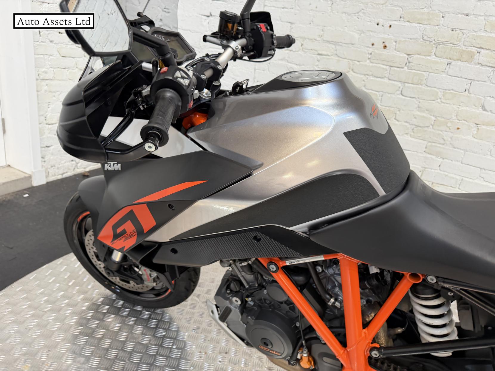 KTM 1290 Super Duke GT 1290 Sports Tourer Petrol Manual Euro 4 (175 ps)