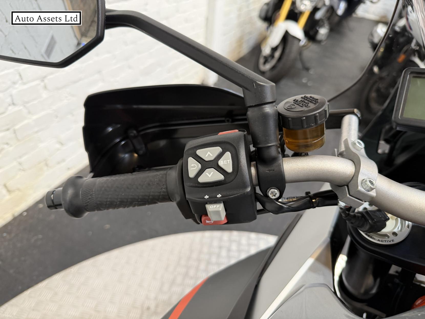 KTM 1290 Super Duke GT 1290 Sports Tourer Petrol Manual Euro 4 (175 ps)