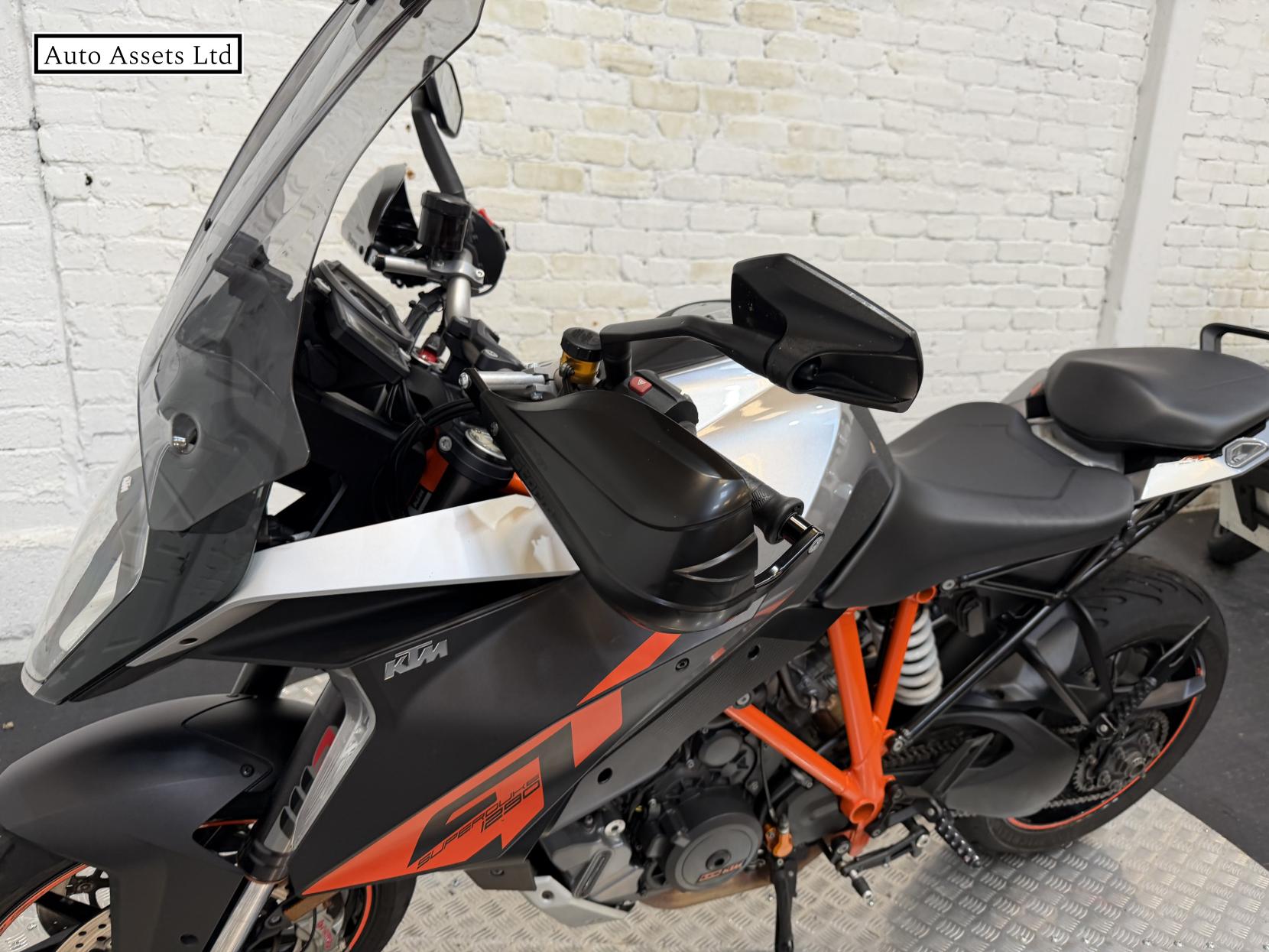 KTM 1290 Super Duke GT 1290 Sports Tourer Petrol Manual Euro 4 (175 ps)