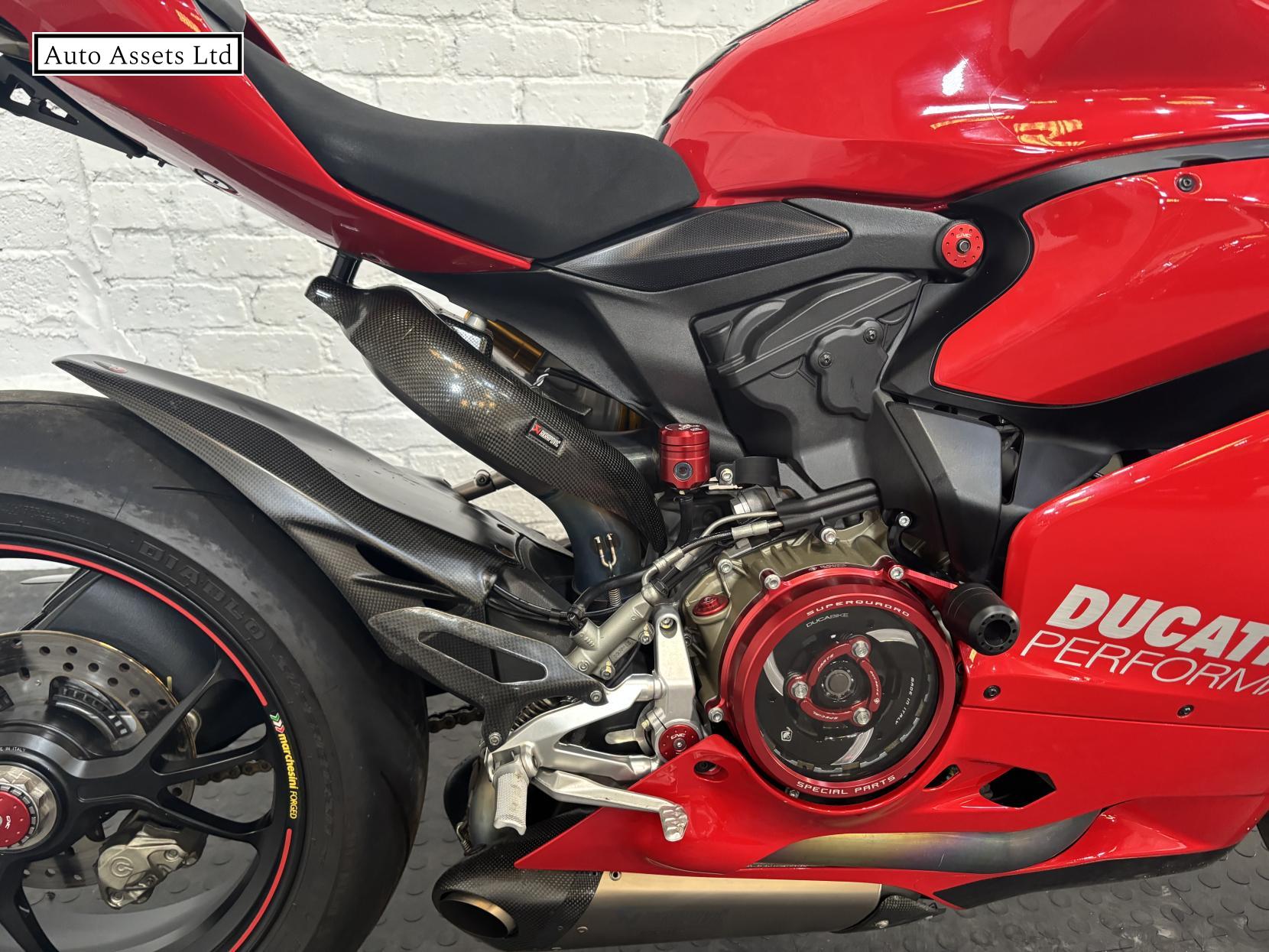 Ducati 1299 Panigale 1299 S Super Sports Petrol Manual Euro 3 (197 ps)