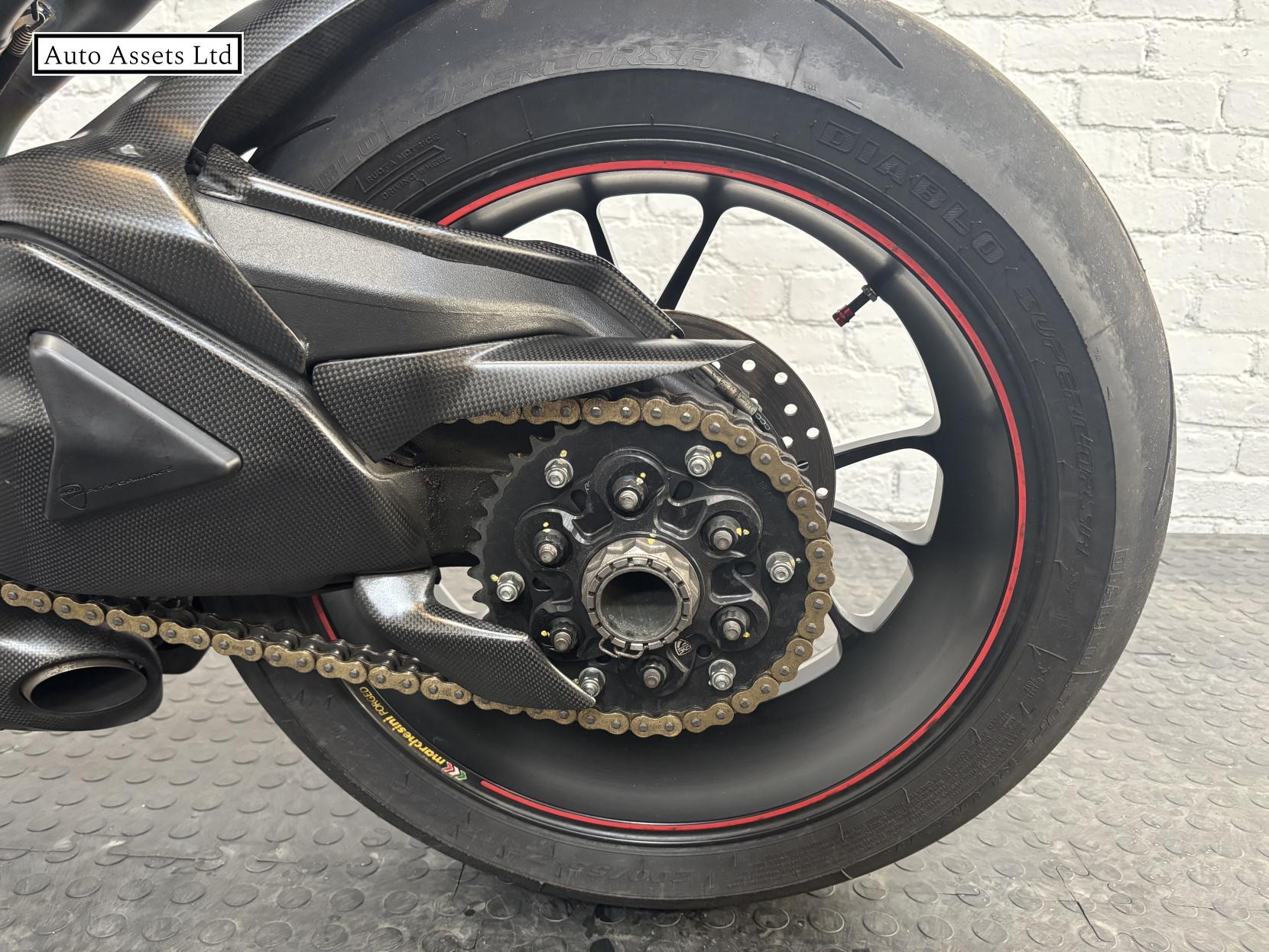 Ducati 1299 Panigale 1299 S Super Sports Petrol Manual Euro 3 (197 ps)