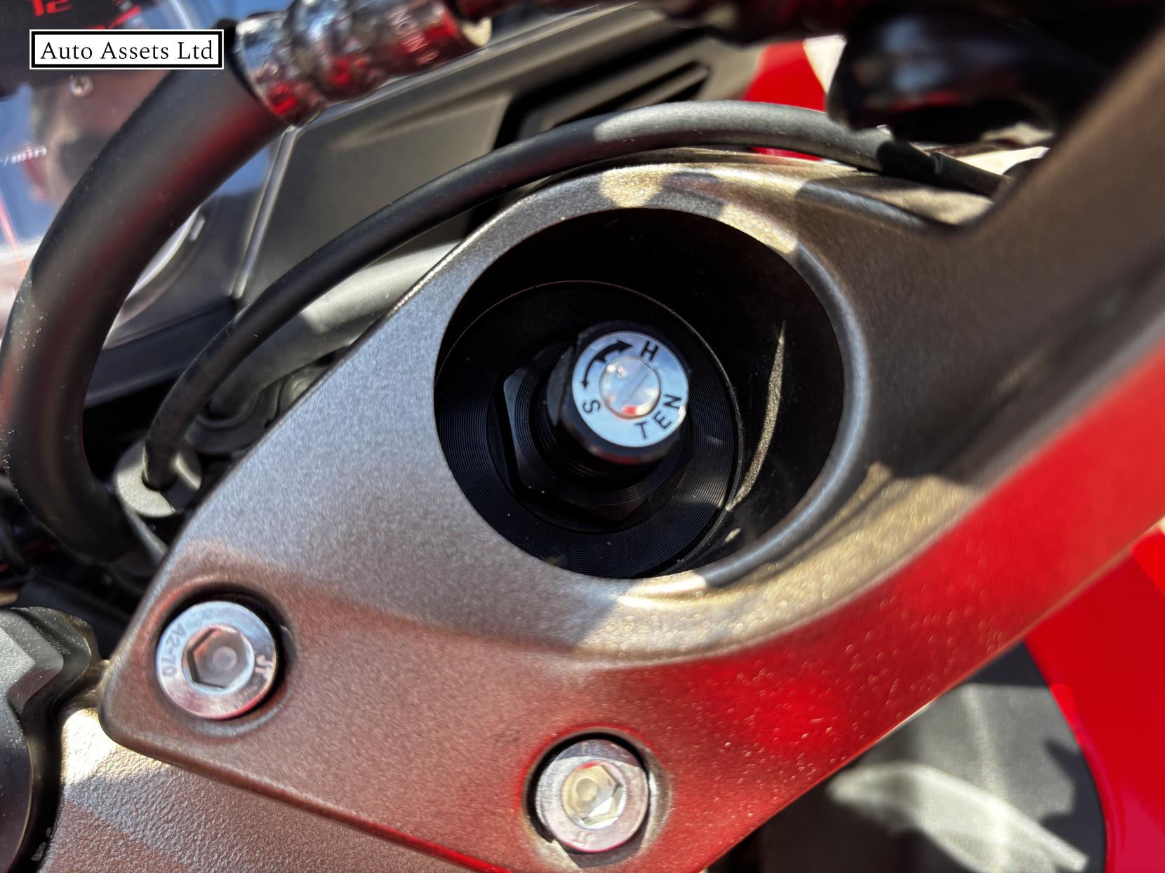 Honda VFR800 800 F Sports Tourer Petrol Manual Euro 4 (107 ps)