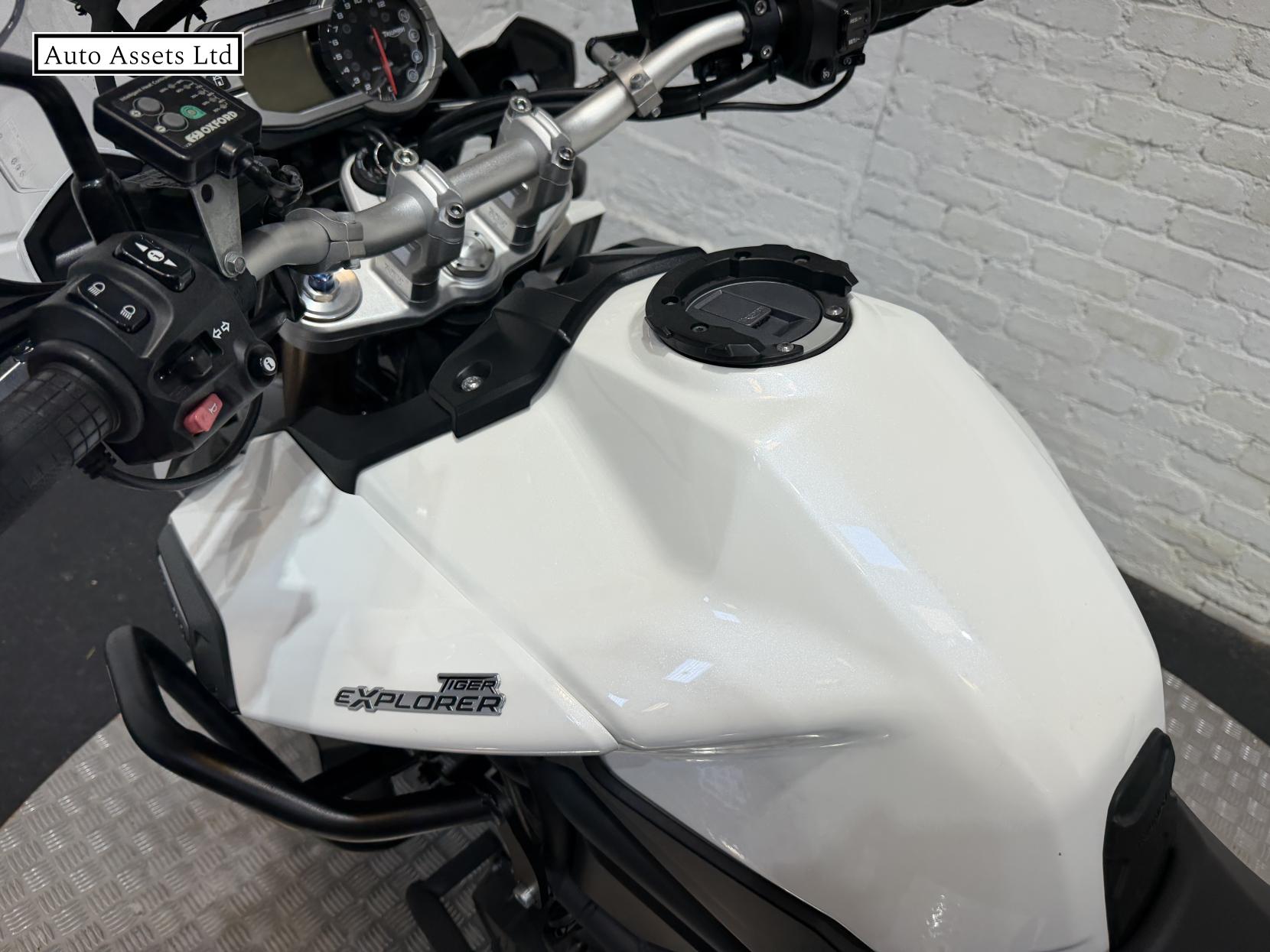 Triumph Explorer 1215 Adventure Petrol Manual (137 ps)