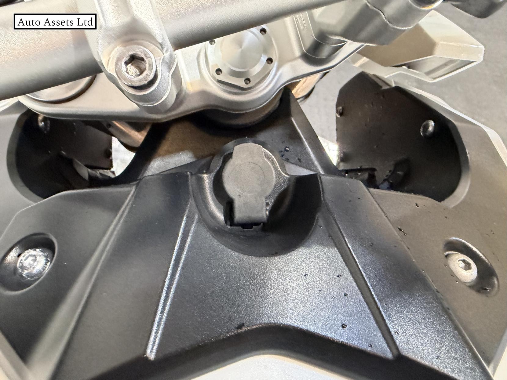 Triumph Explorer 1215 Adventure Petrol Manual (137 ps)