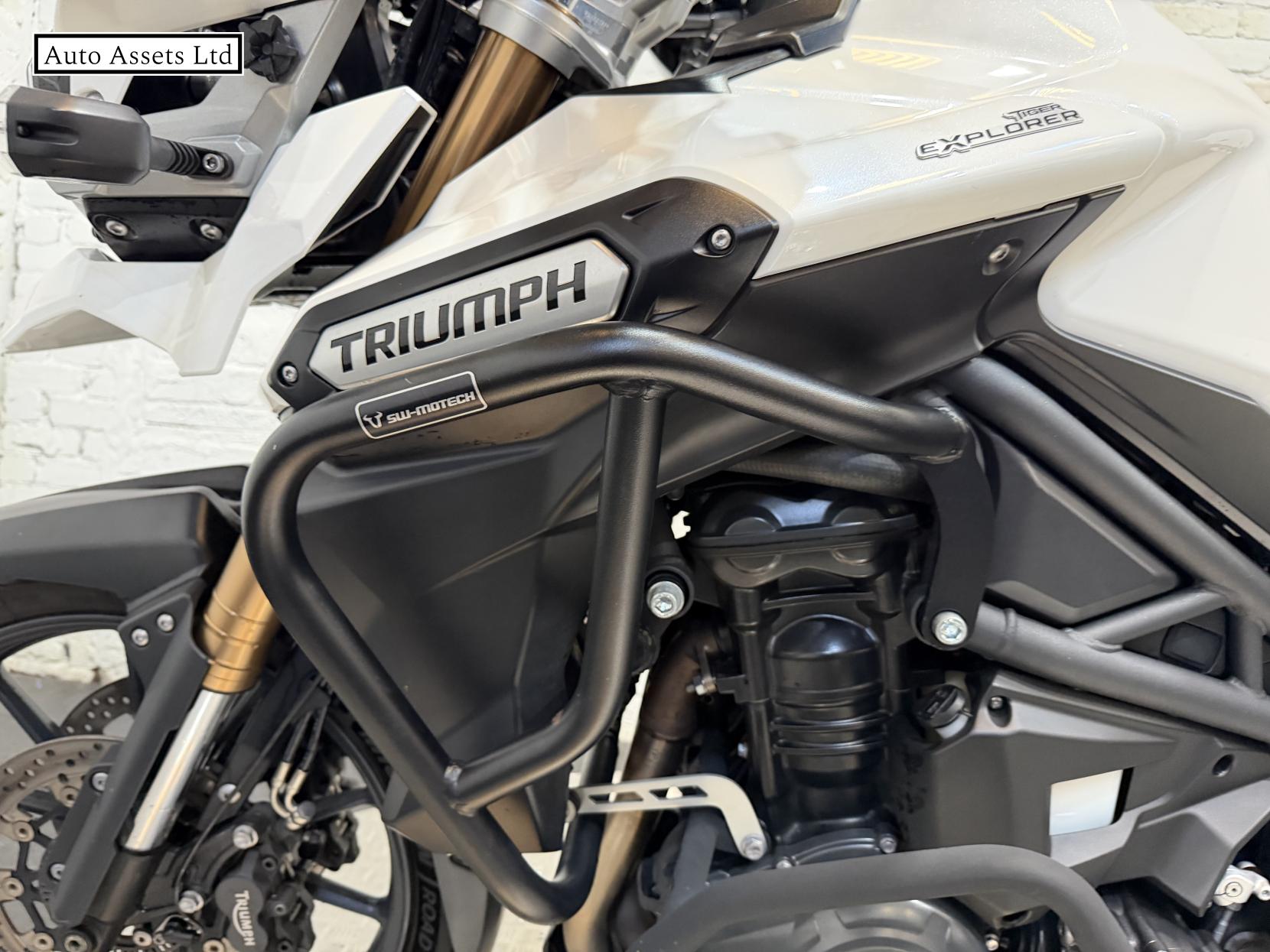 Triumph Explorer 1215 Adventure Petrol Manual (137 ps)