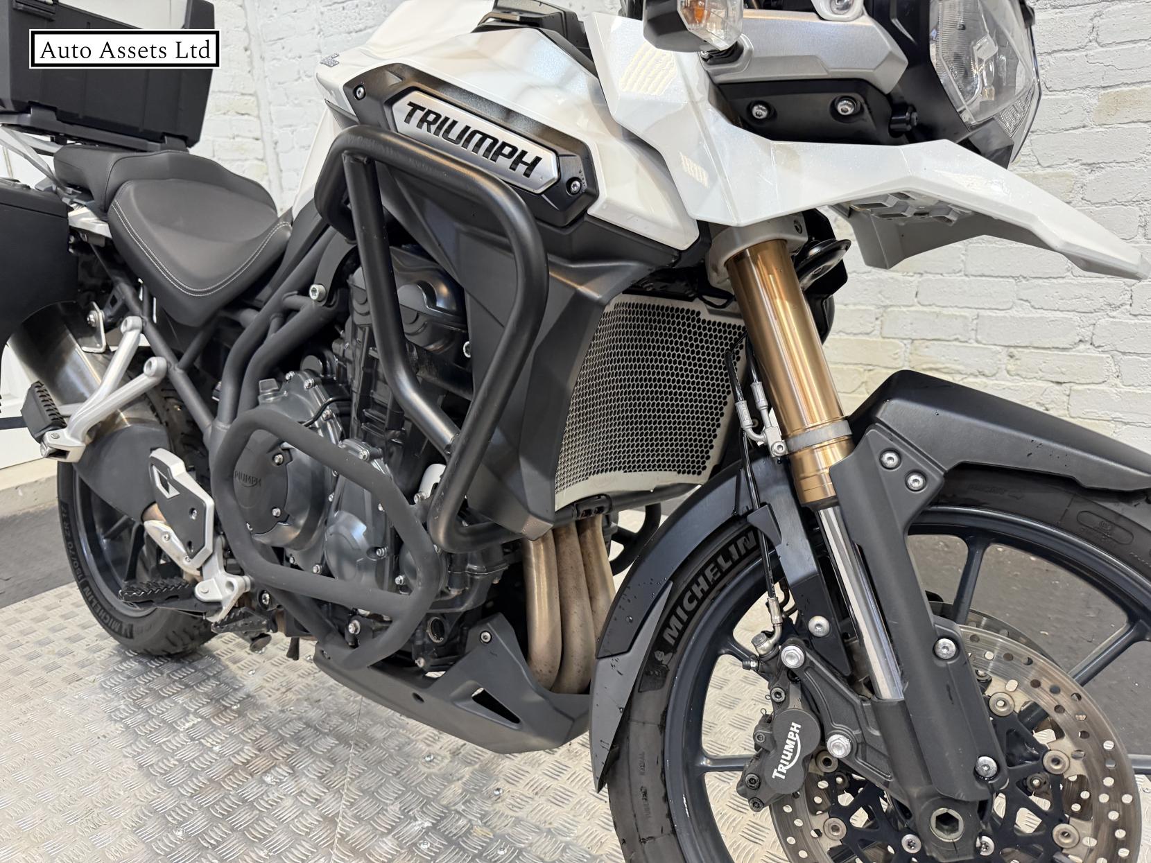 Triumph Explorer 1215 Adventure Petrol Manual (137 ps)