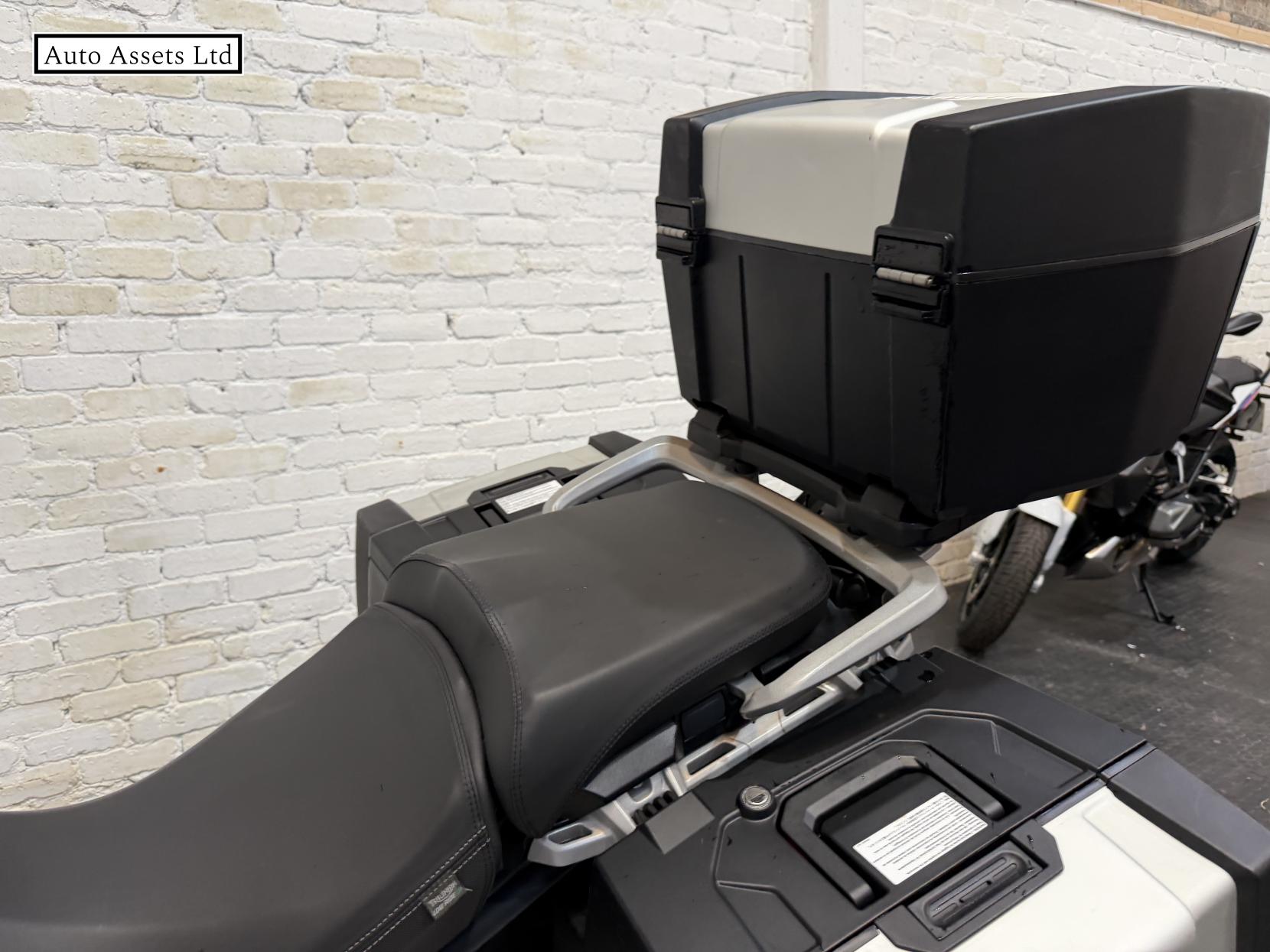 Triumph Explorer 1215 Adventure Petrol Manual (137 ps)