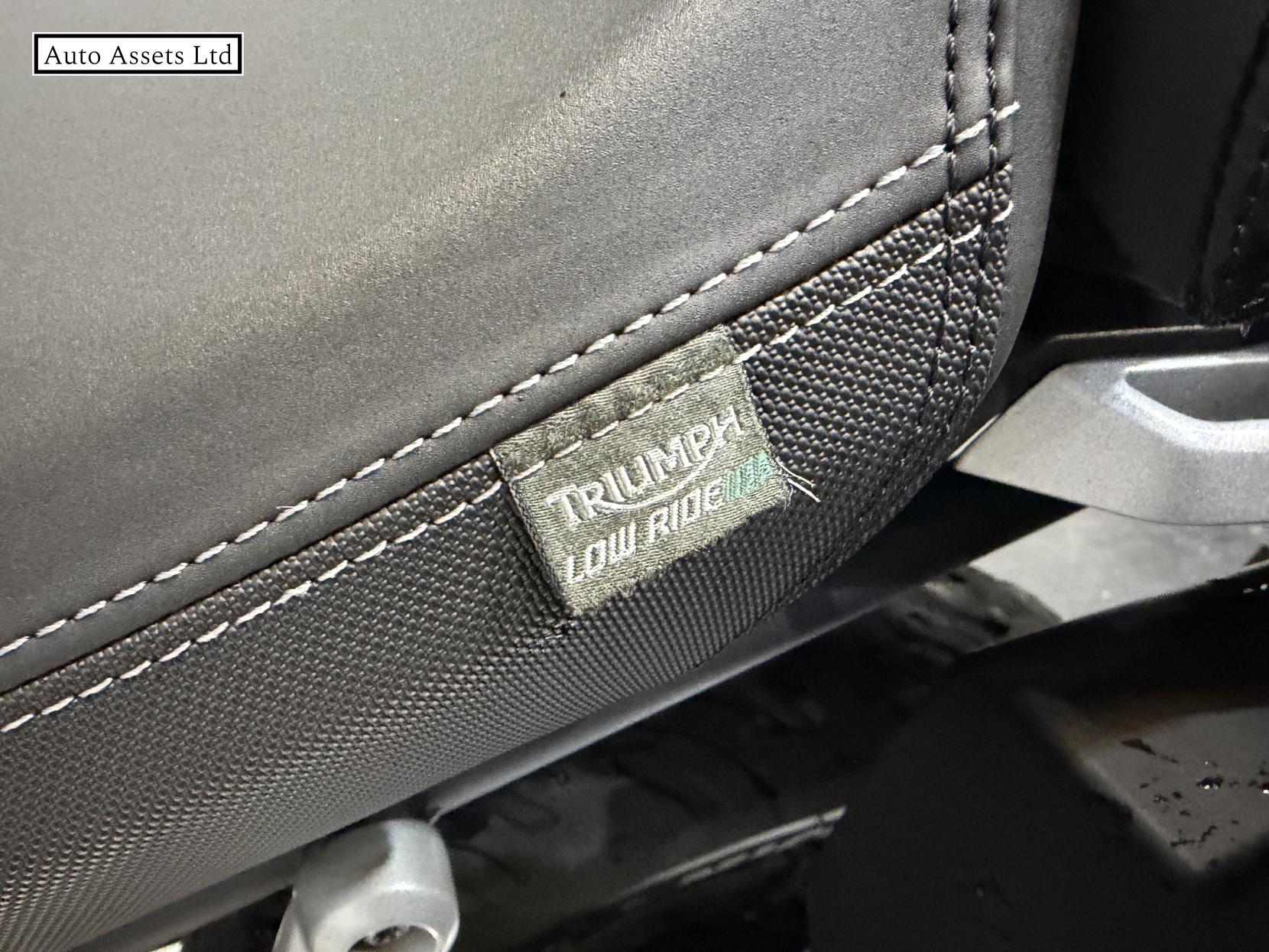 Triumph Explorer 1215 Adventure Petrol Manual (137 ps)