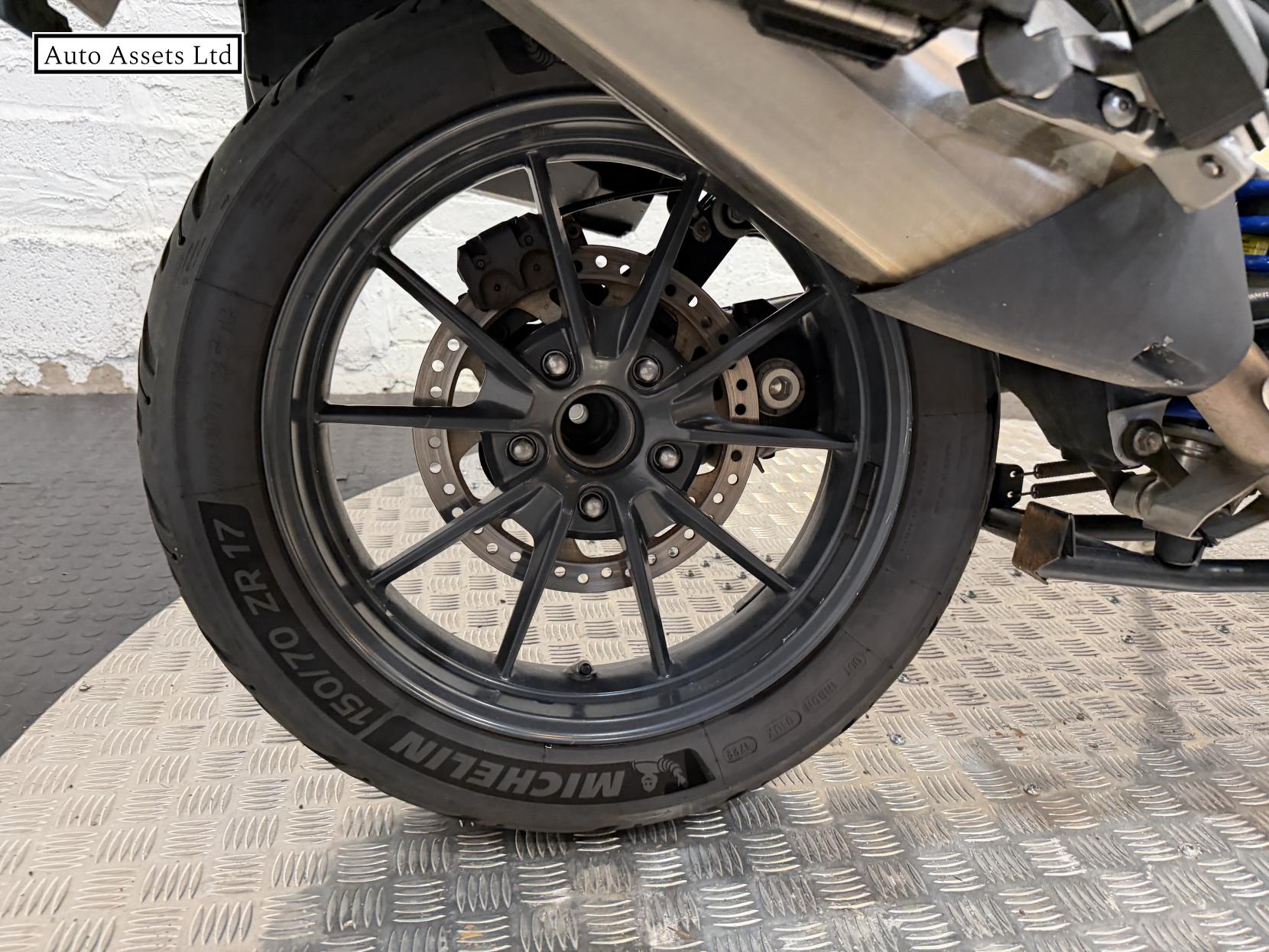 Triumph Explorer 1215 Adventure Petrol Manual (137 ps)