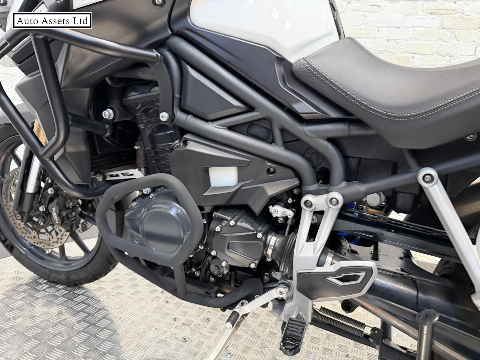 Triumph Explorer 1215 Adventure Petrol Manual (137 ps)