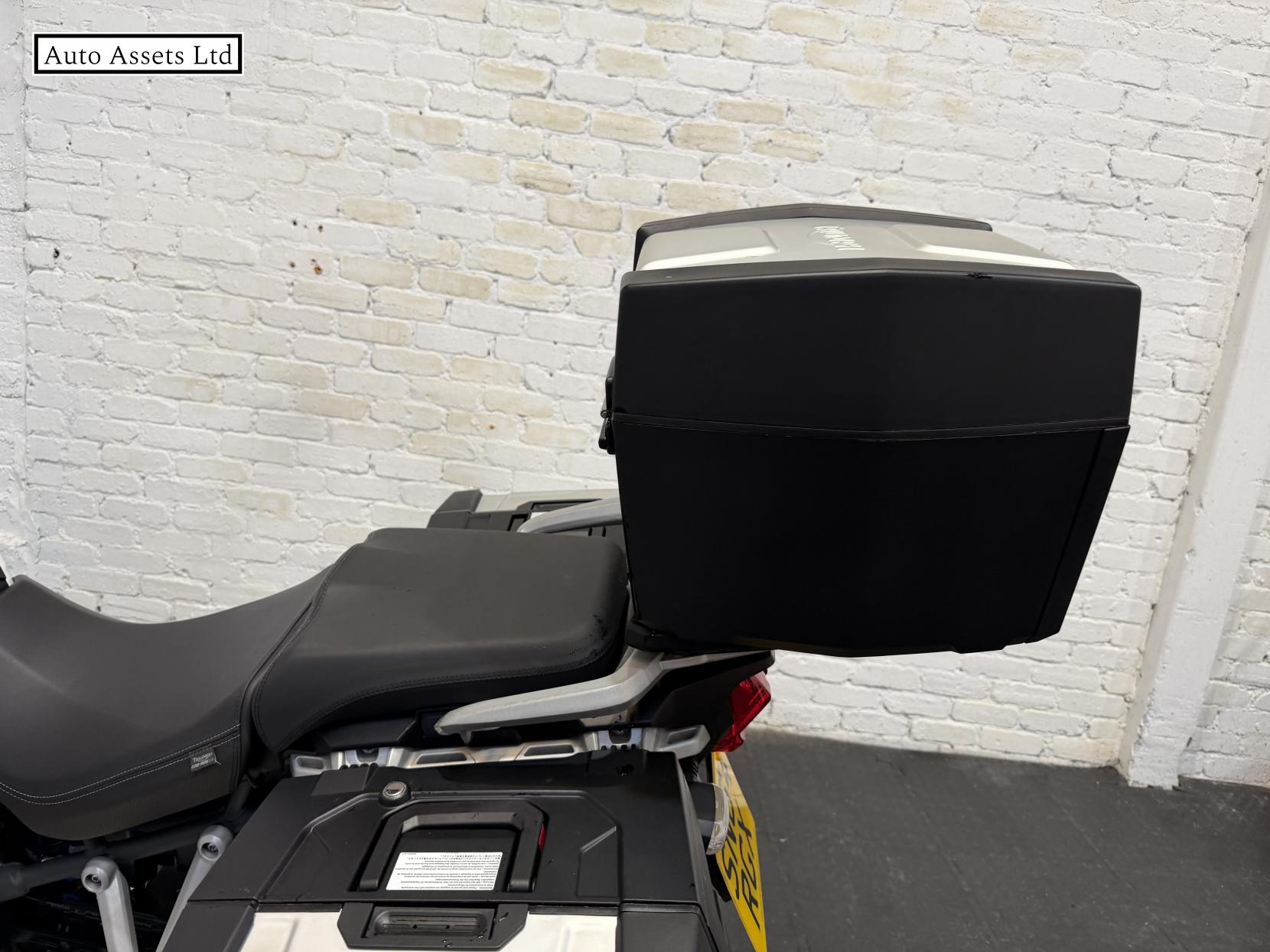 Triumph Explorer 1215 Adventure Petrol Manual (137 ps)