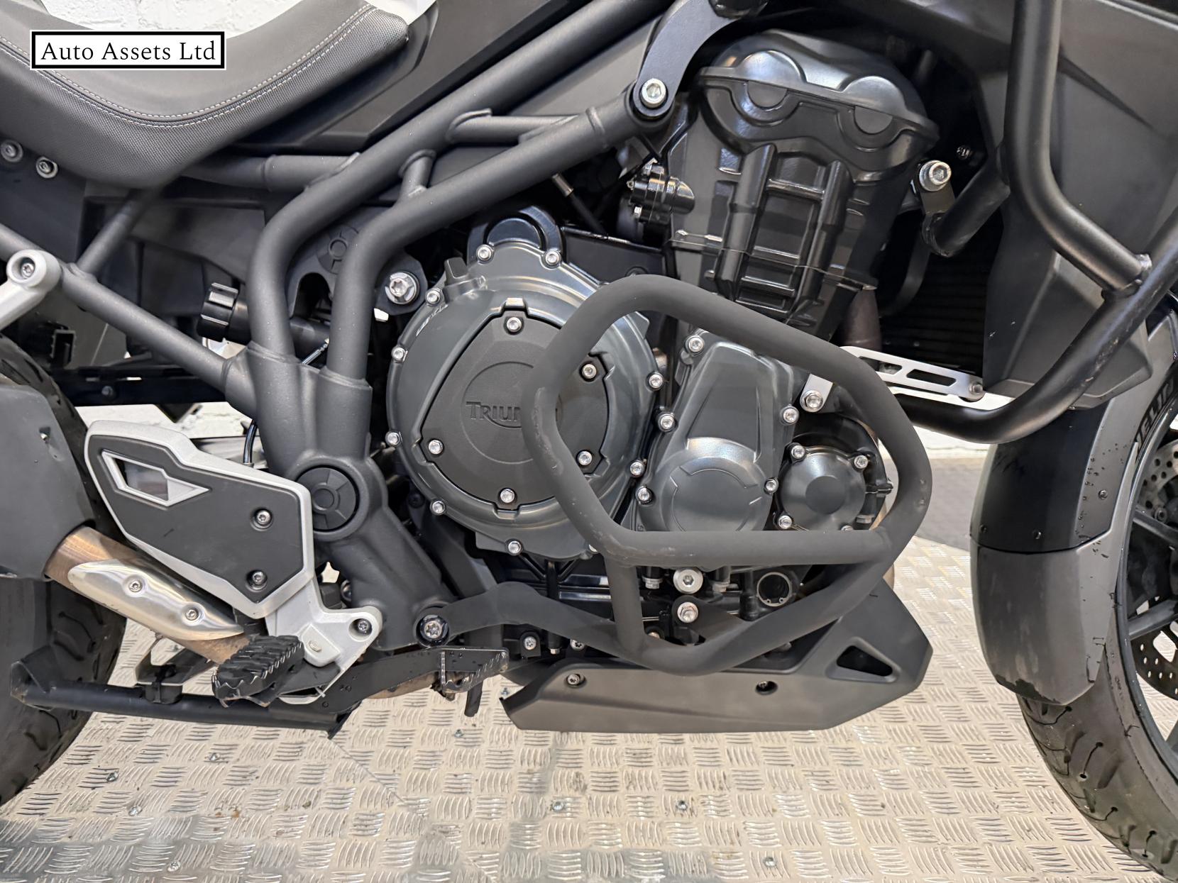 Triumph Explorer 1215 Adventure Petrol Manual (137 ps)