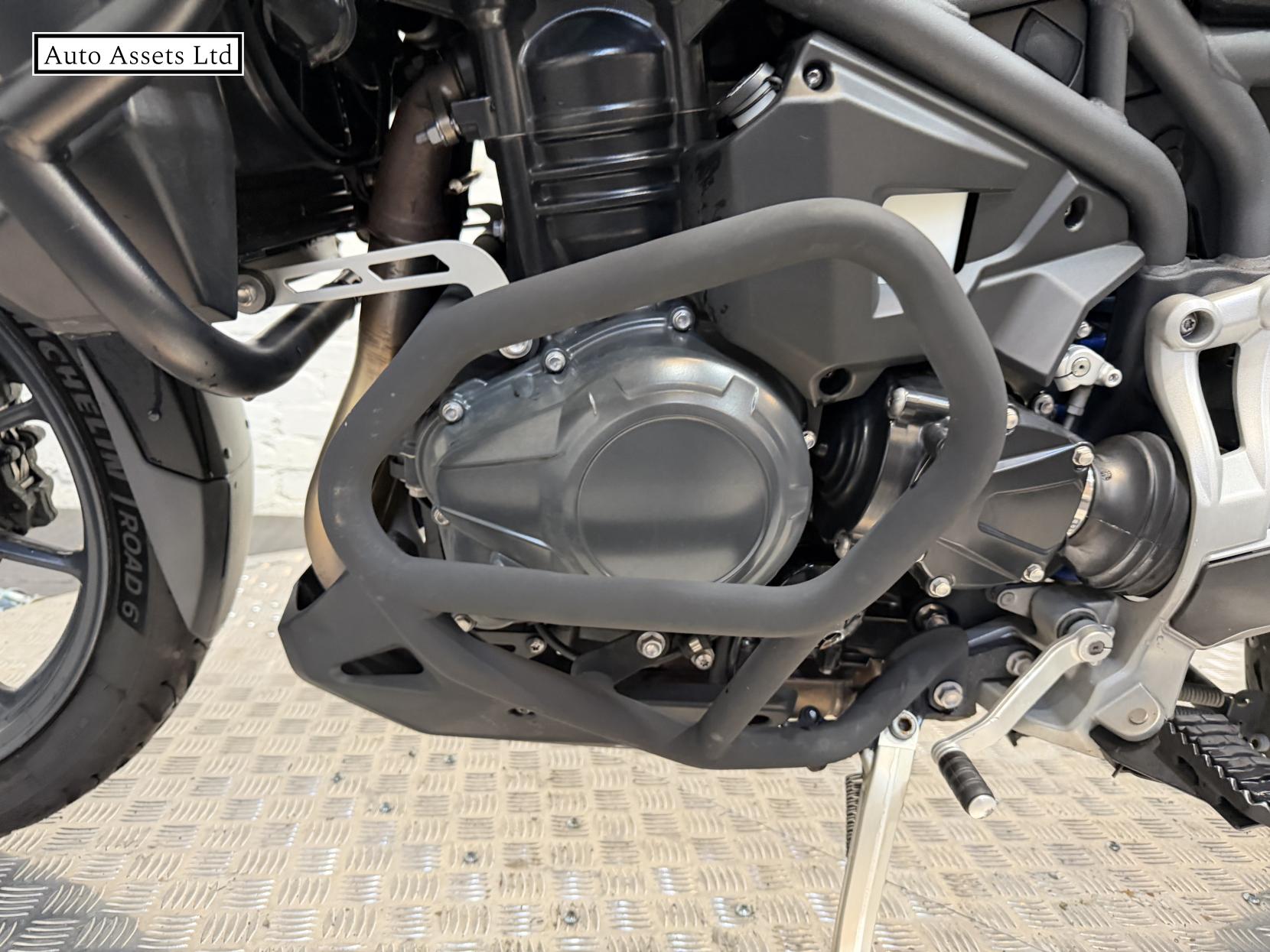 Triumph Explorer 1215 Adventure Petrol Manual (137 ps)