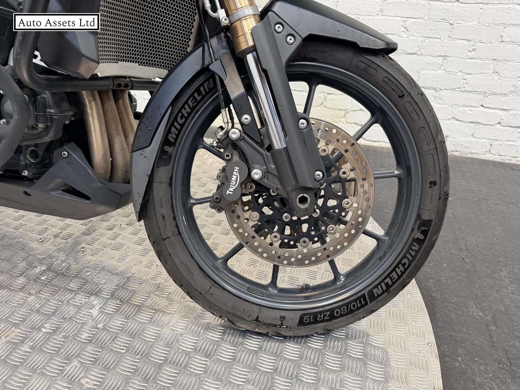 Triumph Explorer 1215 Adventure Petrol Manual (137 ps)