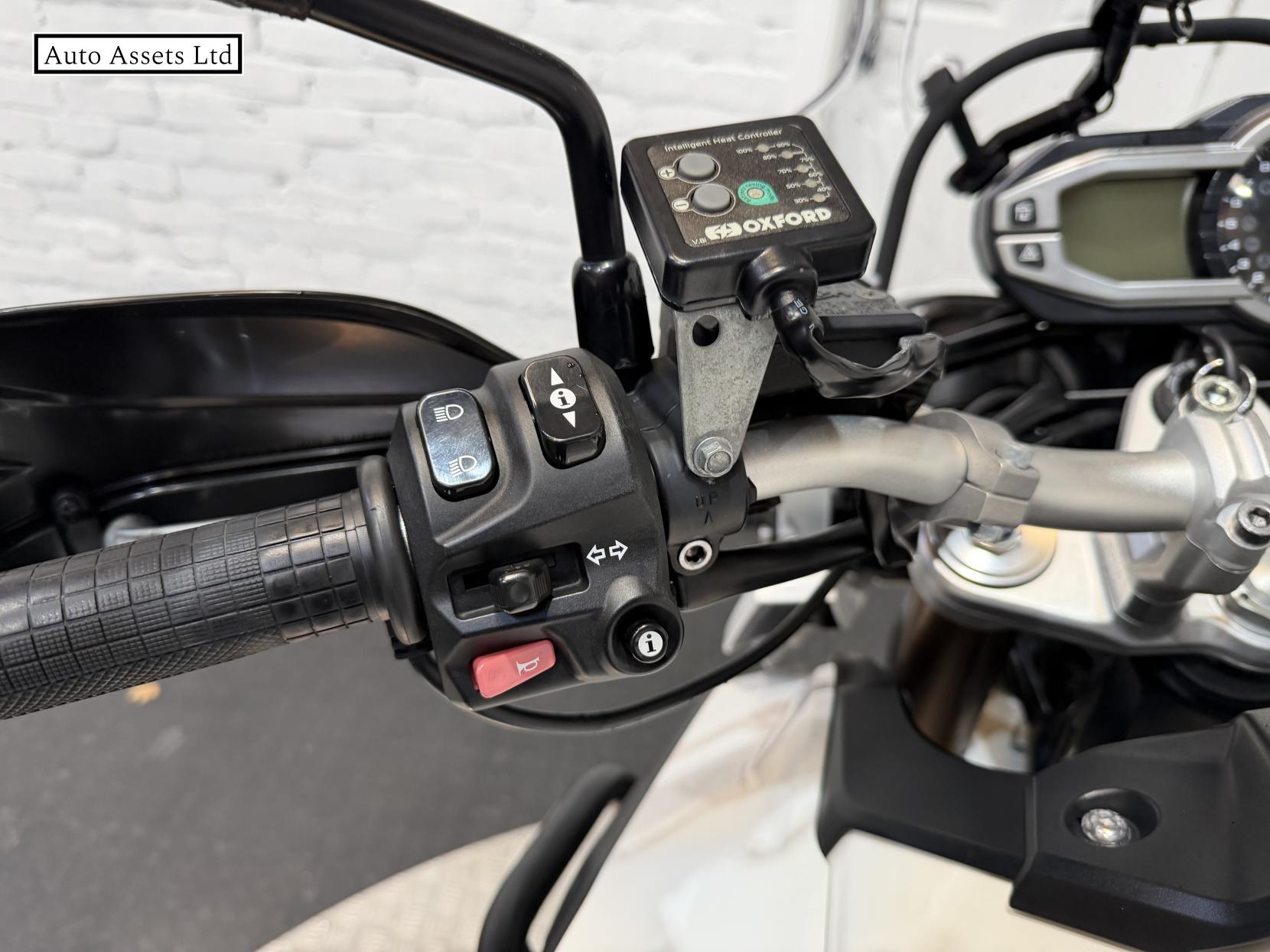 Triumph Explorer 1215 Adventure Petrol Manual (137 ps)