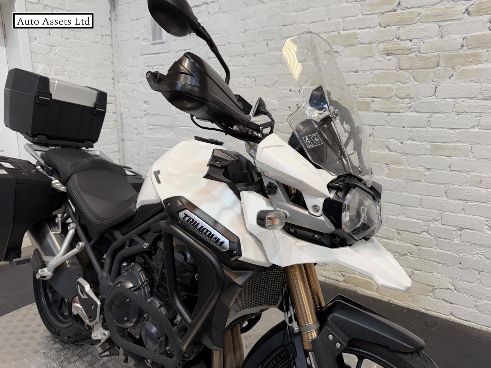 Triumph Explorer 1215 Adventure Petrol Manual (137 ps)