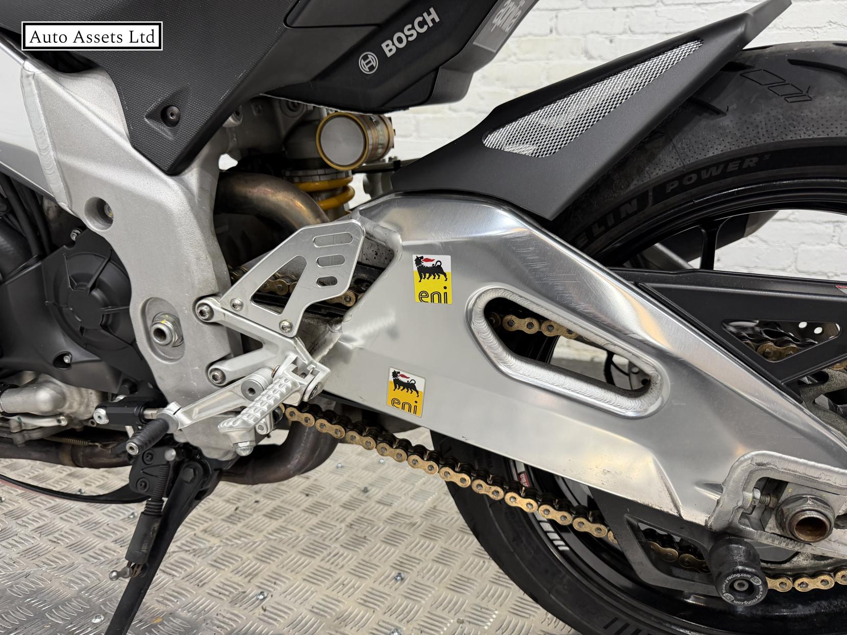 Aprilia Tuono 1000 V4 1000 ABS Sports Tourer Petrol Manual (170 ps)