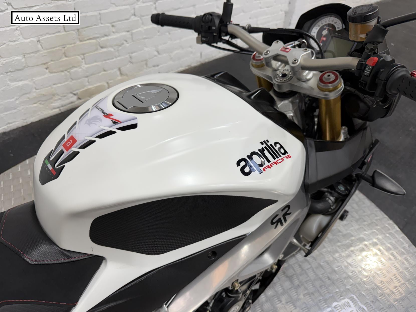 Aprilia Tuono 1000 V4 1000 ABS Sports Tourer Petrol Manual (170 ps)