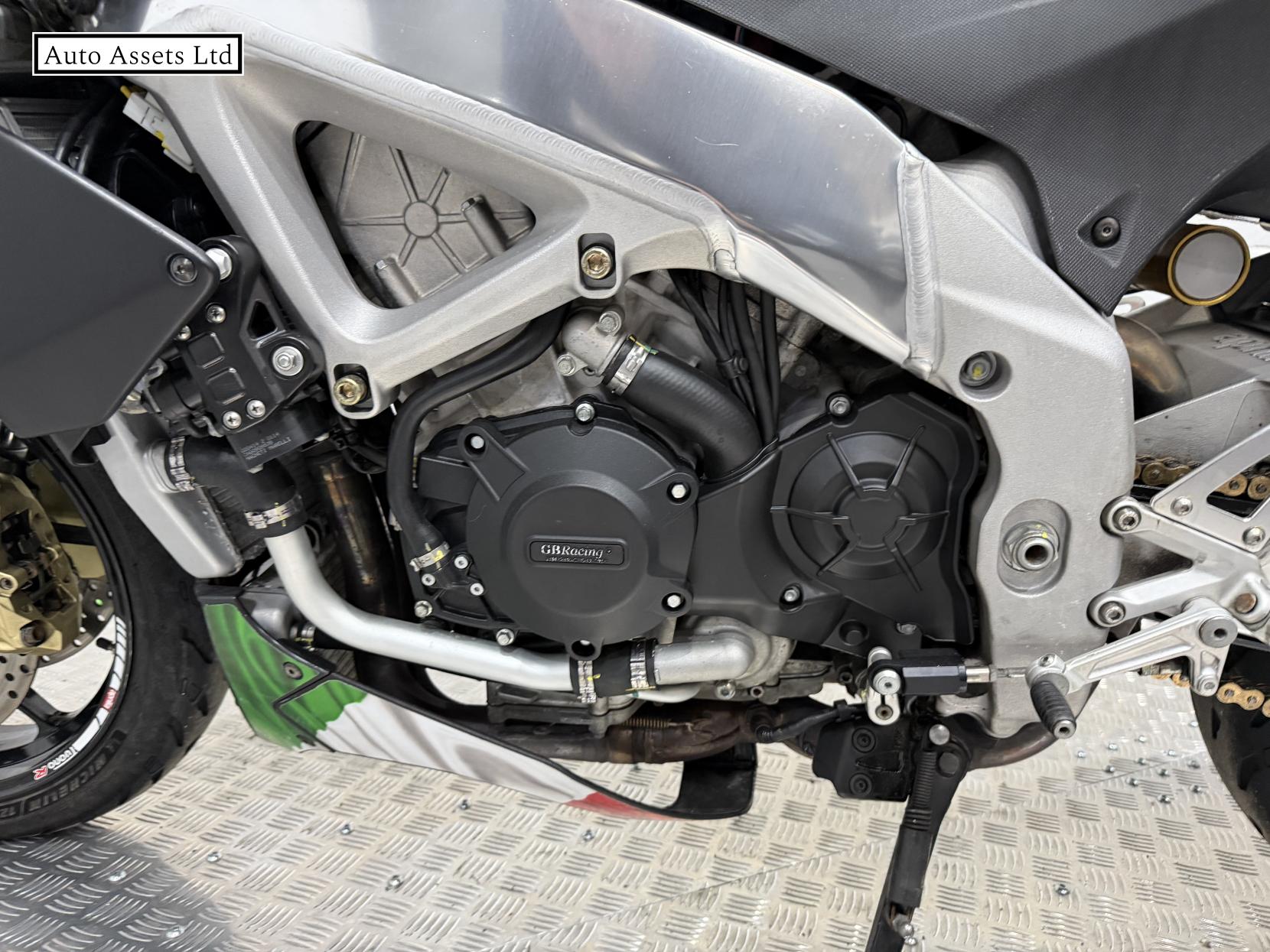 Aprilia Tuono 1000 V4 1000 ABS Sports Tourer Petrol Manual (170 ps)