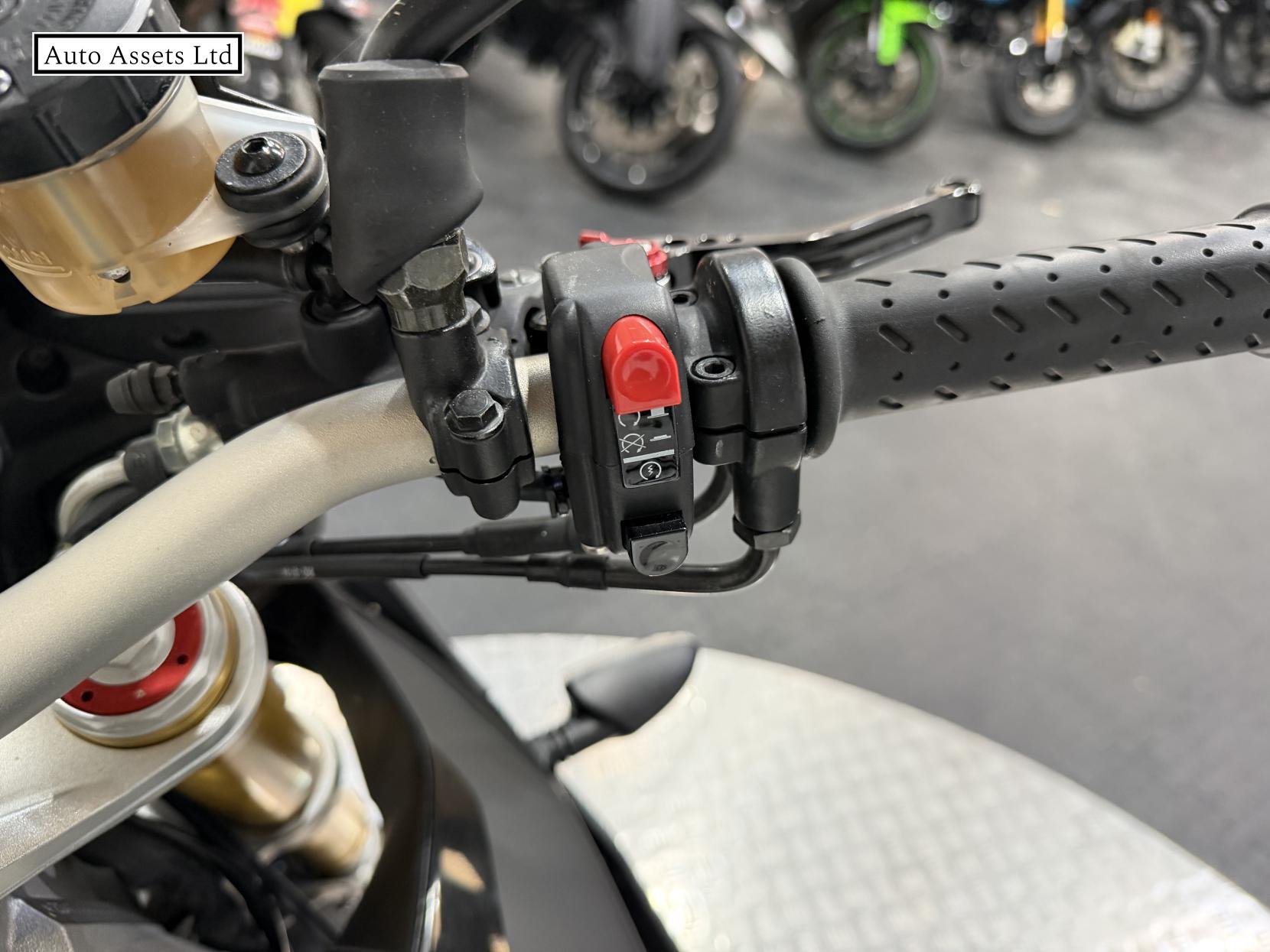 Aprilia Tuono 1000 V4 1000 ABS Sports Tourer Petrol Manual (170 ps)