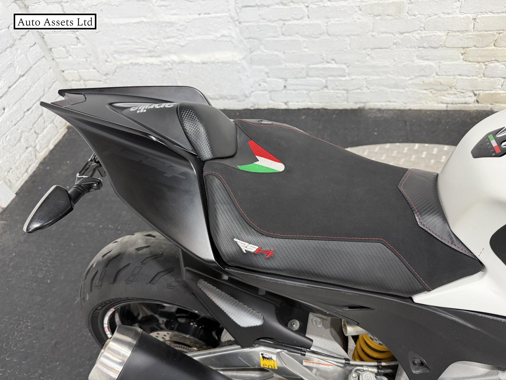 Aprilia Tuono 1000 V4 1000 ABS Sports Tourer Petrol Manual (170 ps)