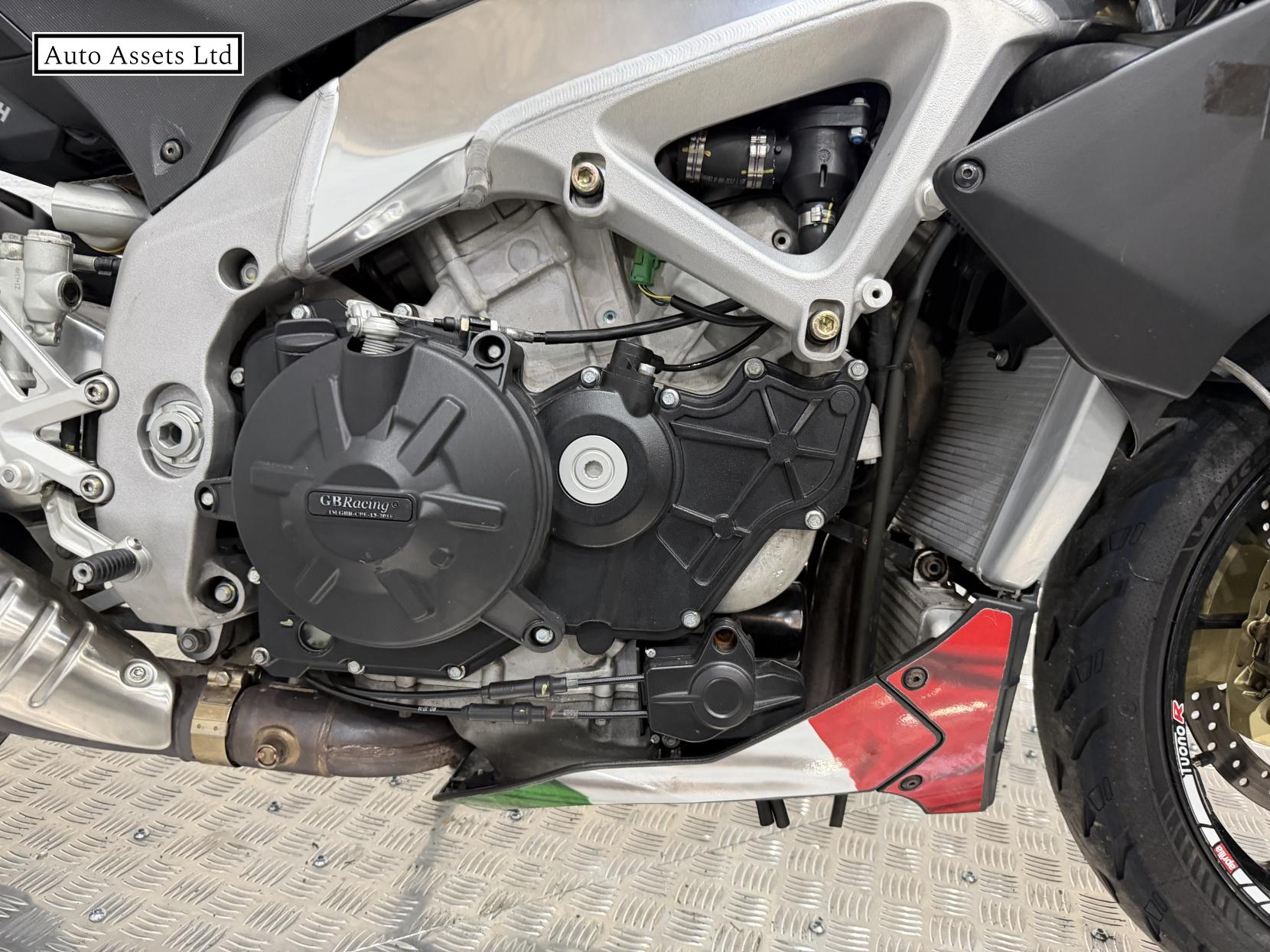 Aprilia Tuono 1000 V4 1000 ABS Sports Tourer Petrol Manual (170 ps)