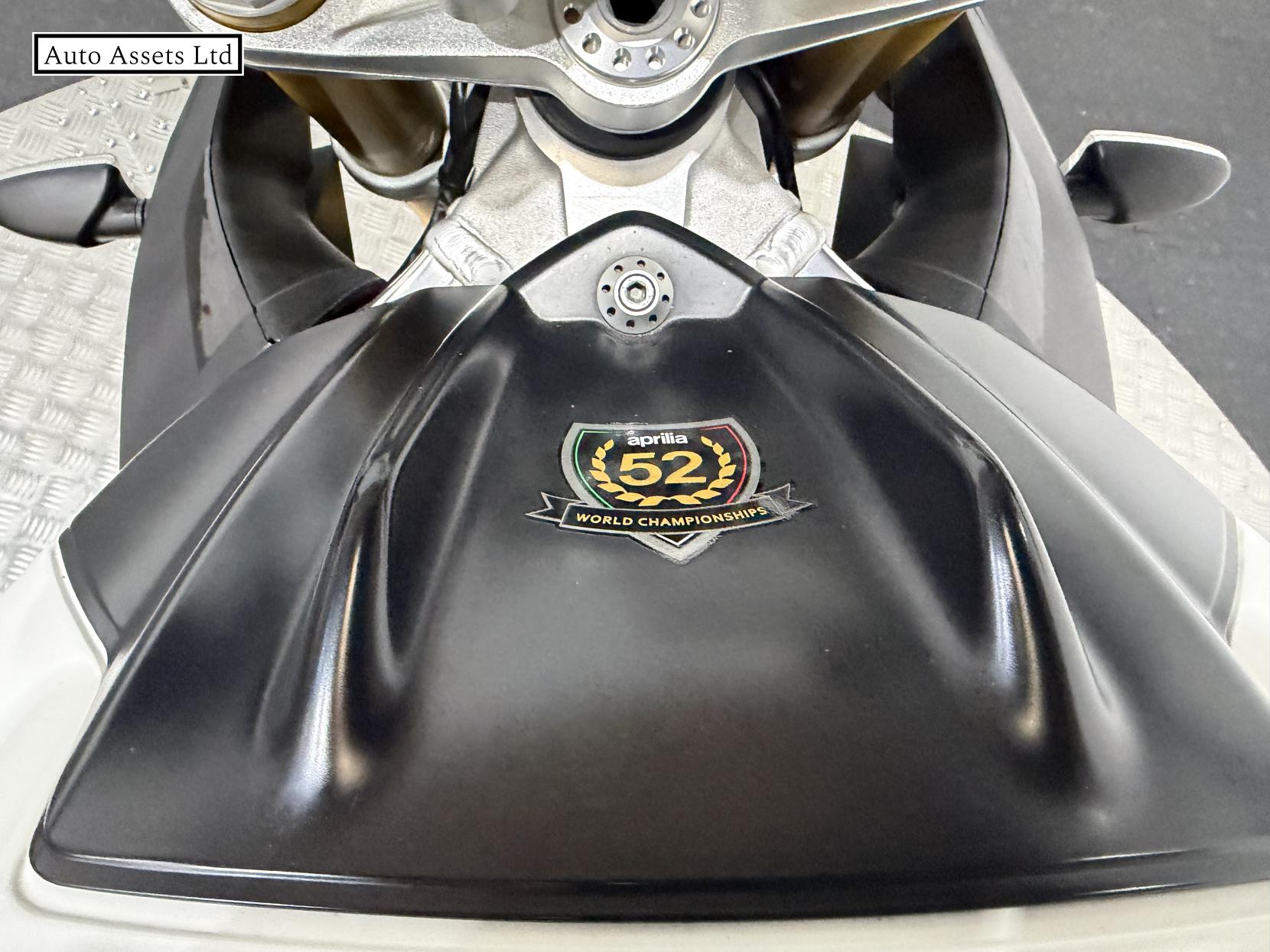 Aprilia Tuono 1000 V4 1000 ABS Sports Tourer Petrol Manual (170 ps)