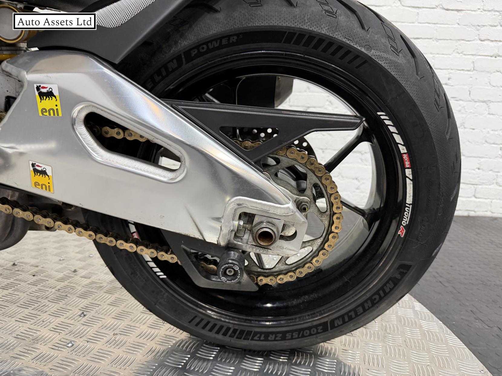 Aprilia Tuono 1000 V4 1000 ABS Sports Tourer Petrol Manual (170 ps)