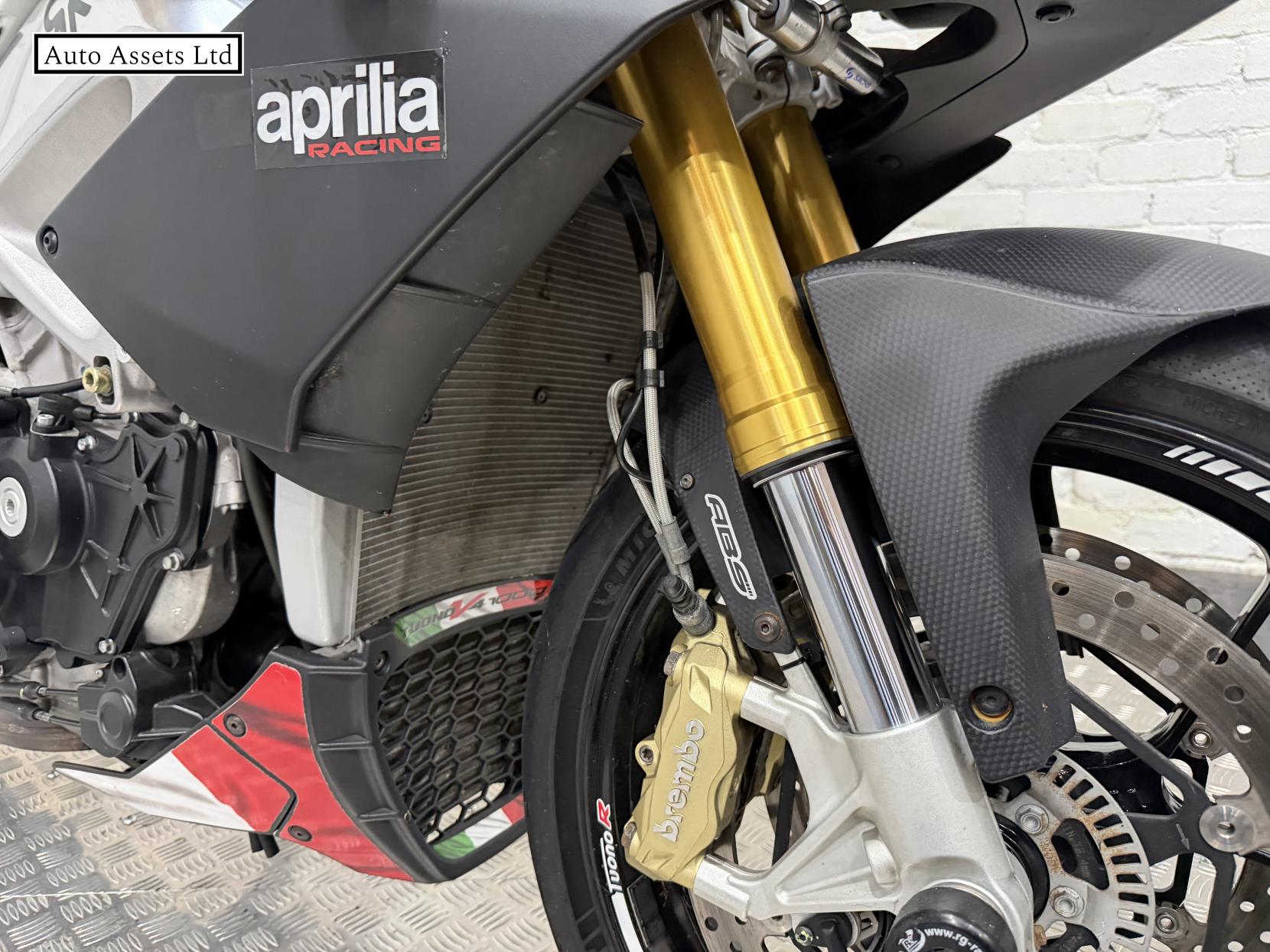 Aprilia Tuono 1000 V4 1000 ABS Sports Tourer Petrol Manual (170 ps)