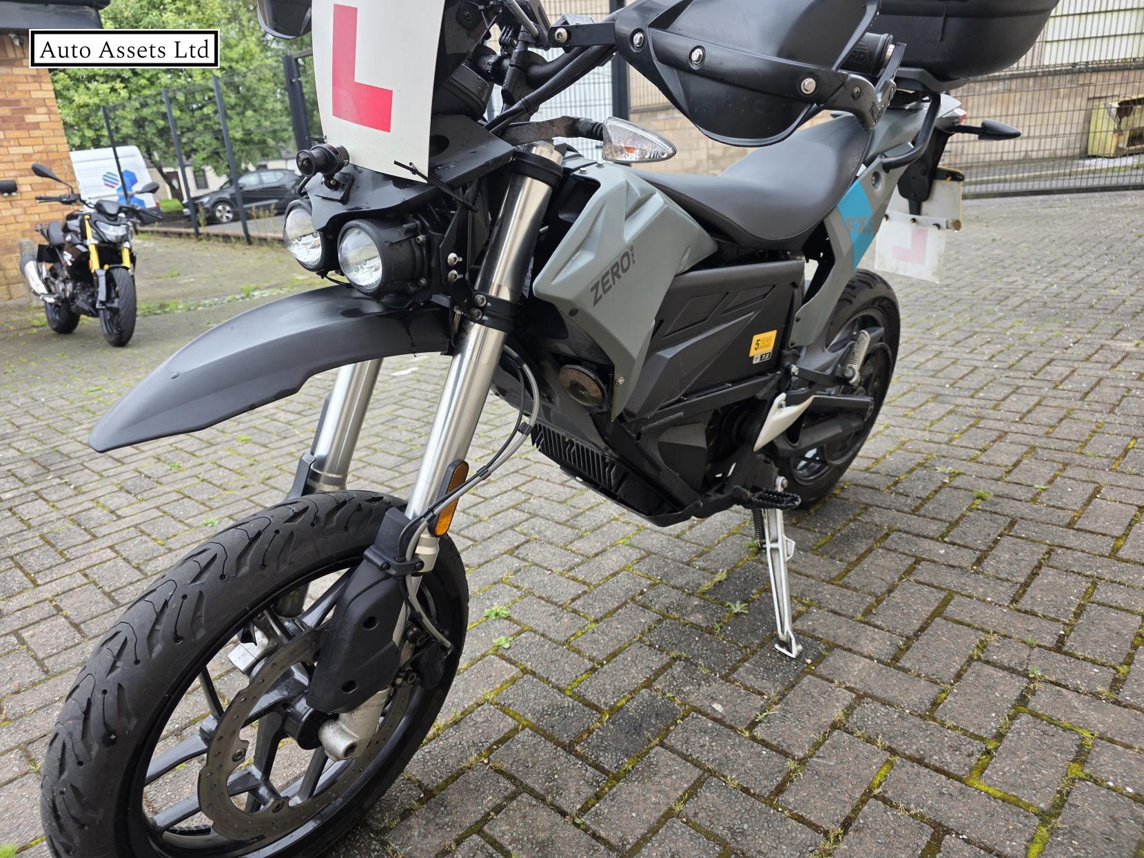 Zero FXS ZF7.2 Super Moto Electric Automatic (44 ps)