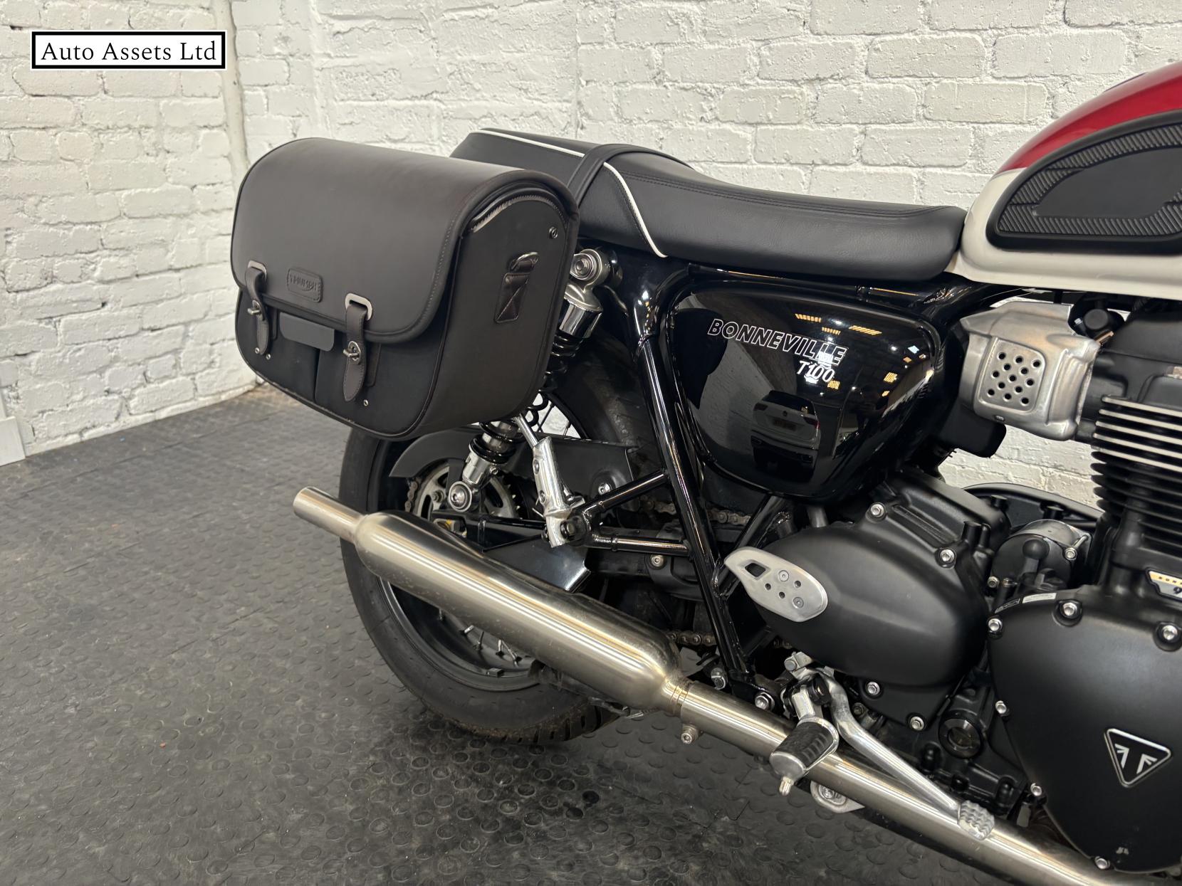 Triumph Bonneville T100 900 Roadster/Retro Petrol Manual Euro 5 (65 ps)