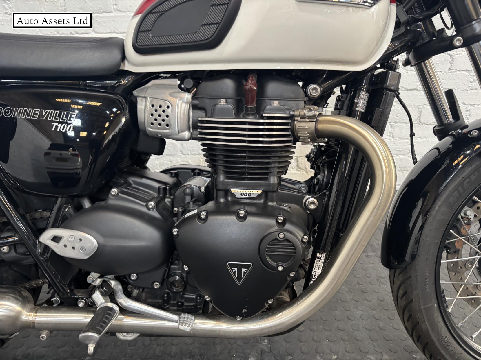 Triumph Bonneville T100 900 Roadster/Retro Petrol Manual Euro 5 (65 ps)