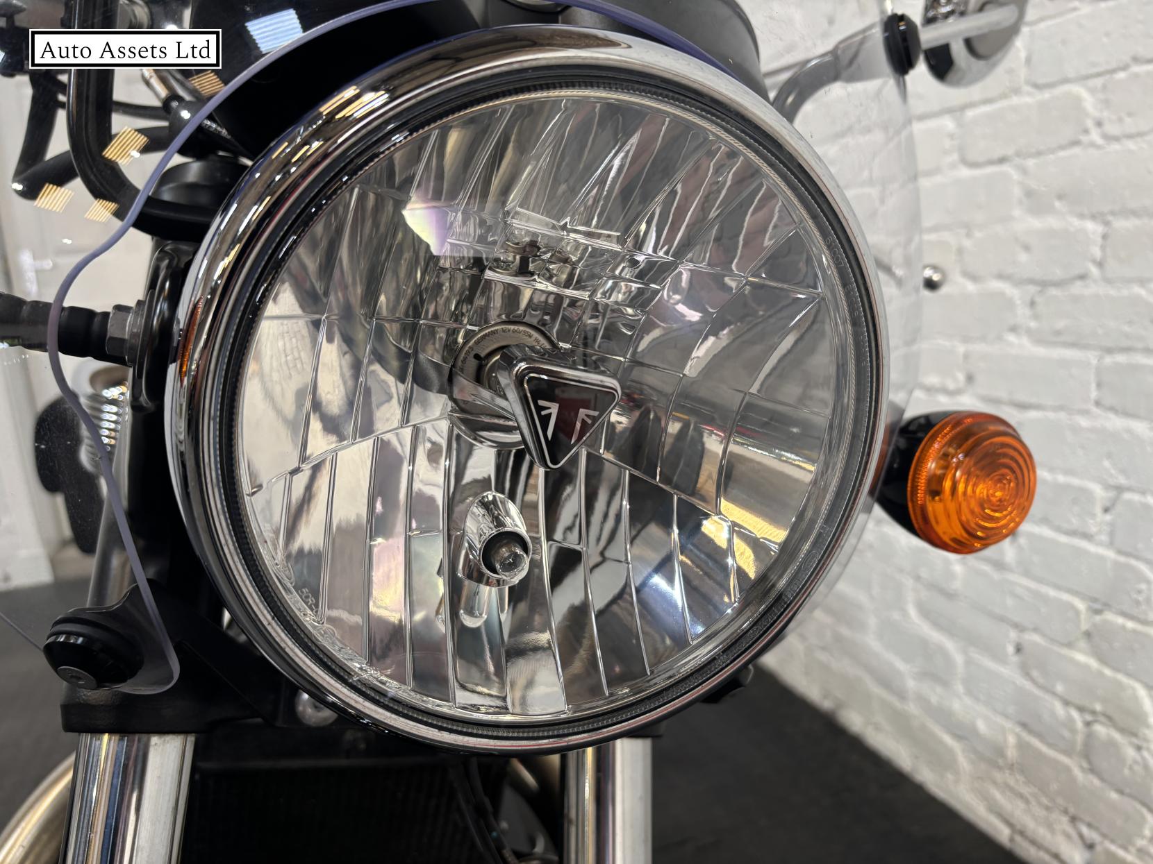 Triumph Bonneville T100 900 Roadster/Retro Petrol Manual Euro 5 (65 ps)