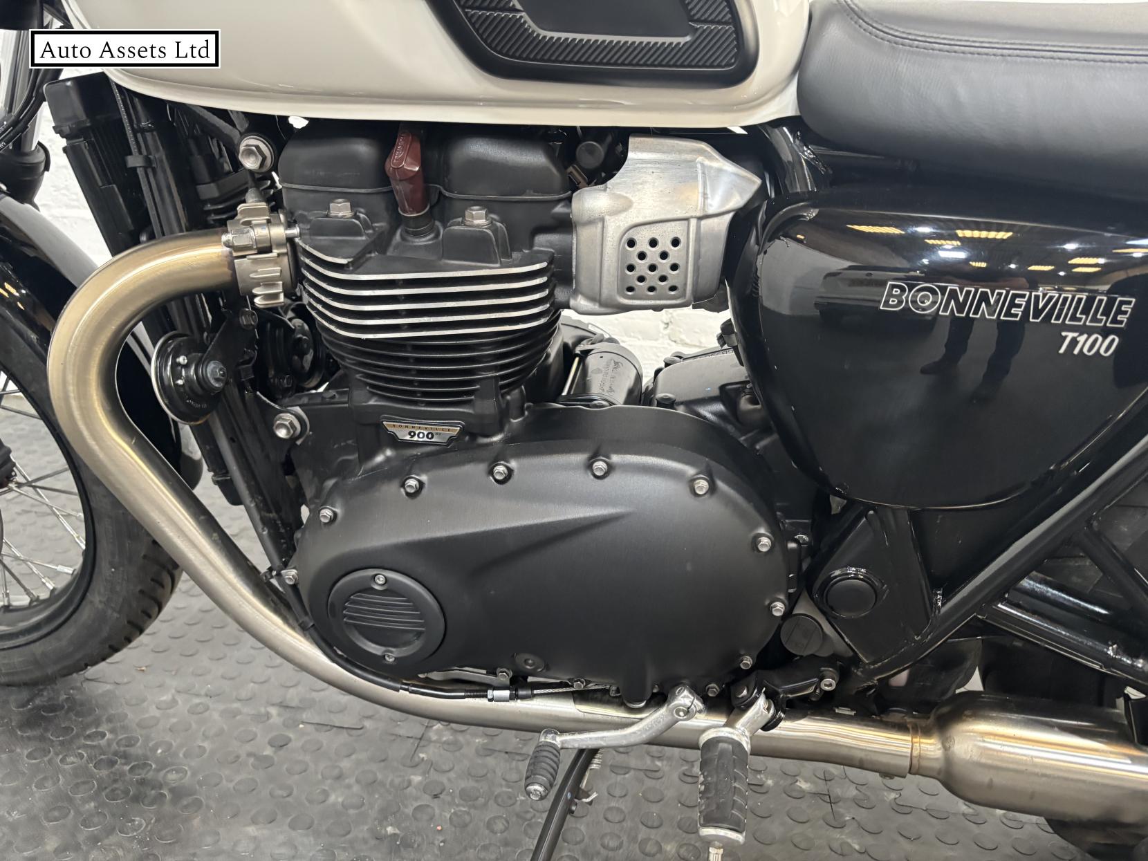Triumph Bonneville T100 900 Roadster/Retro Petrol Manual Euro 5 (65 ps)
