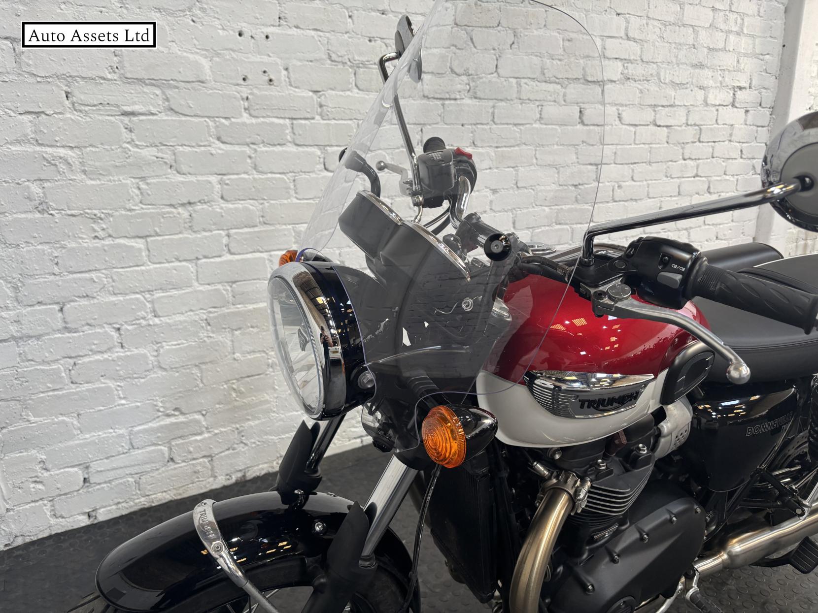 Triumph Bonneville T100 900 Roadster/Retro Petrol Manual Euro 5 (65 ps)