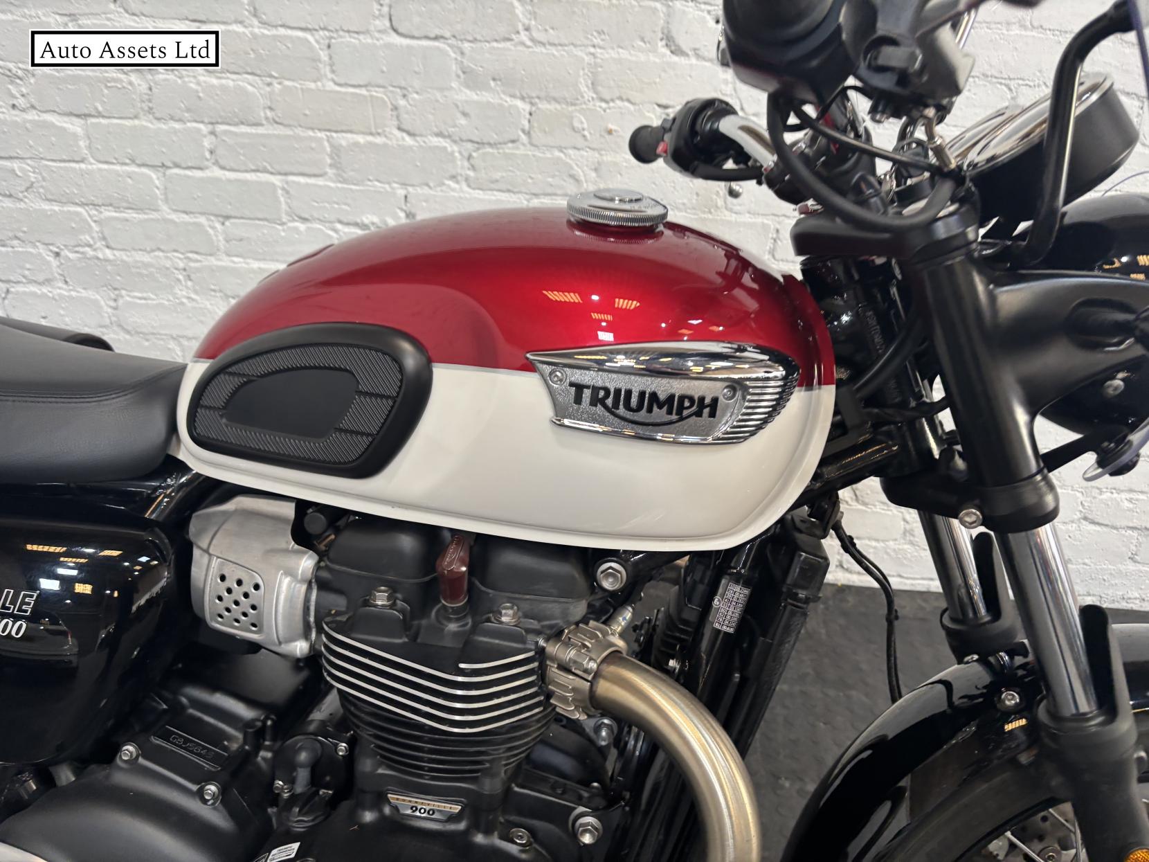 Triumph Bonneville T100 900 Roadster/Retro Petrol Manual Euro 5 (65 ps)