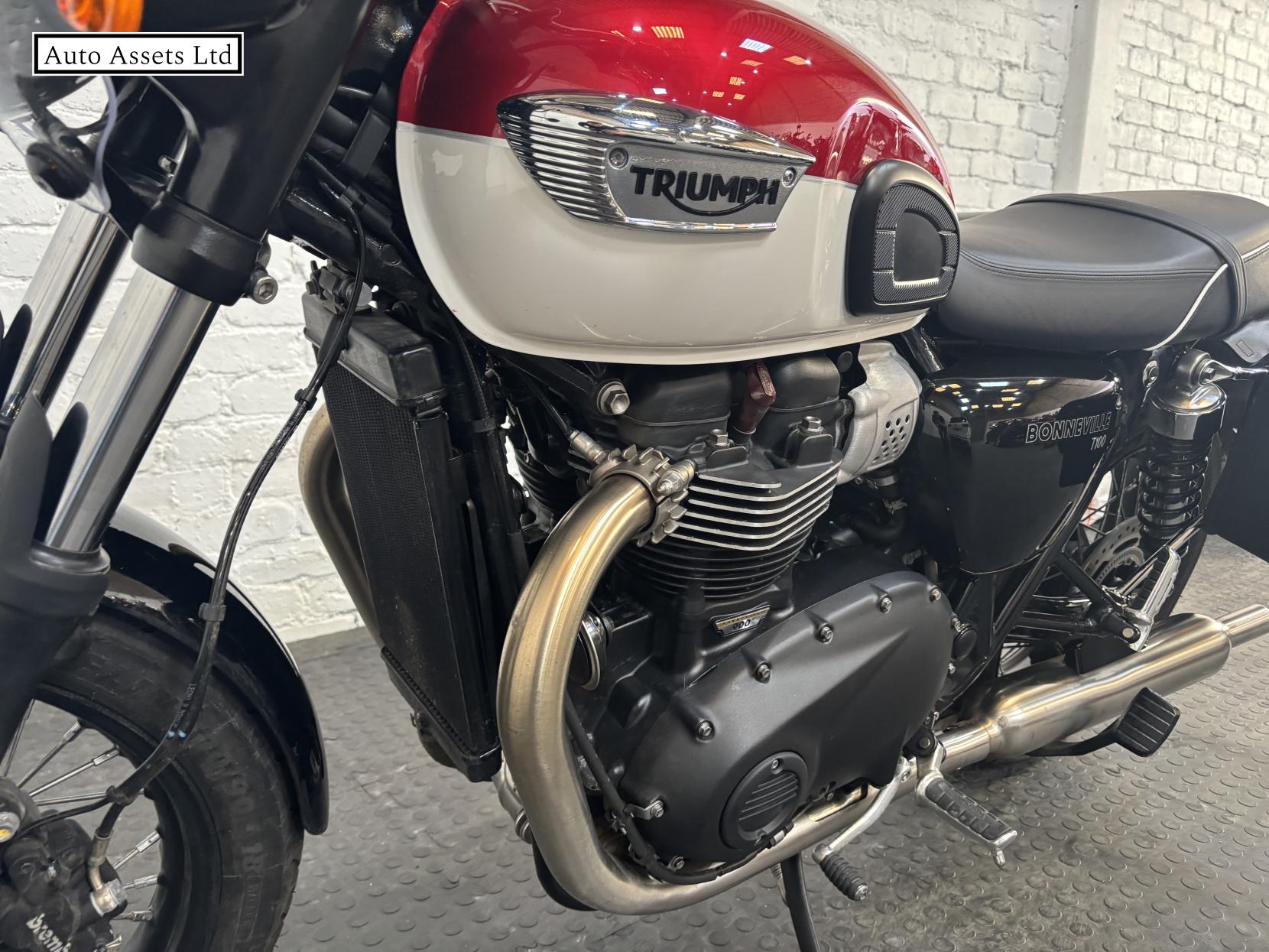 Triumph Bonneville T100 900 Roadster/Retro Petrol Manual Euro 5 (65 ps)