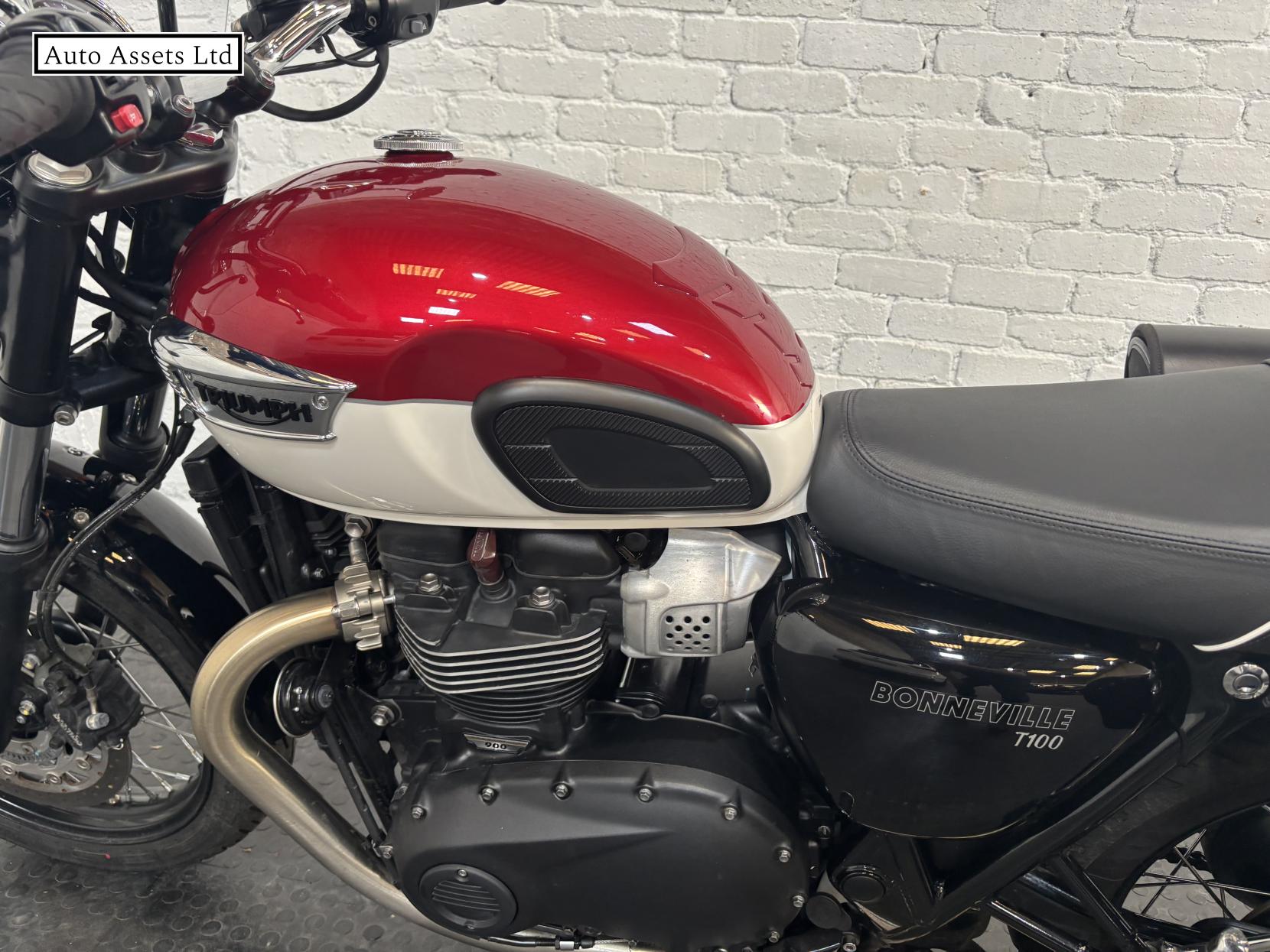 Triumph Bonneville T100 900 Roadster/Retro Petrol Manual Euro 5 (65 ps)
