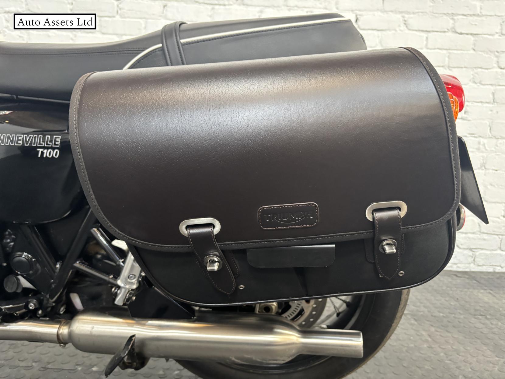 Triumph Bonneville T100 900 Roadster/Retro Petrol Manual Euro 5 (65 ps)