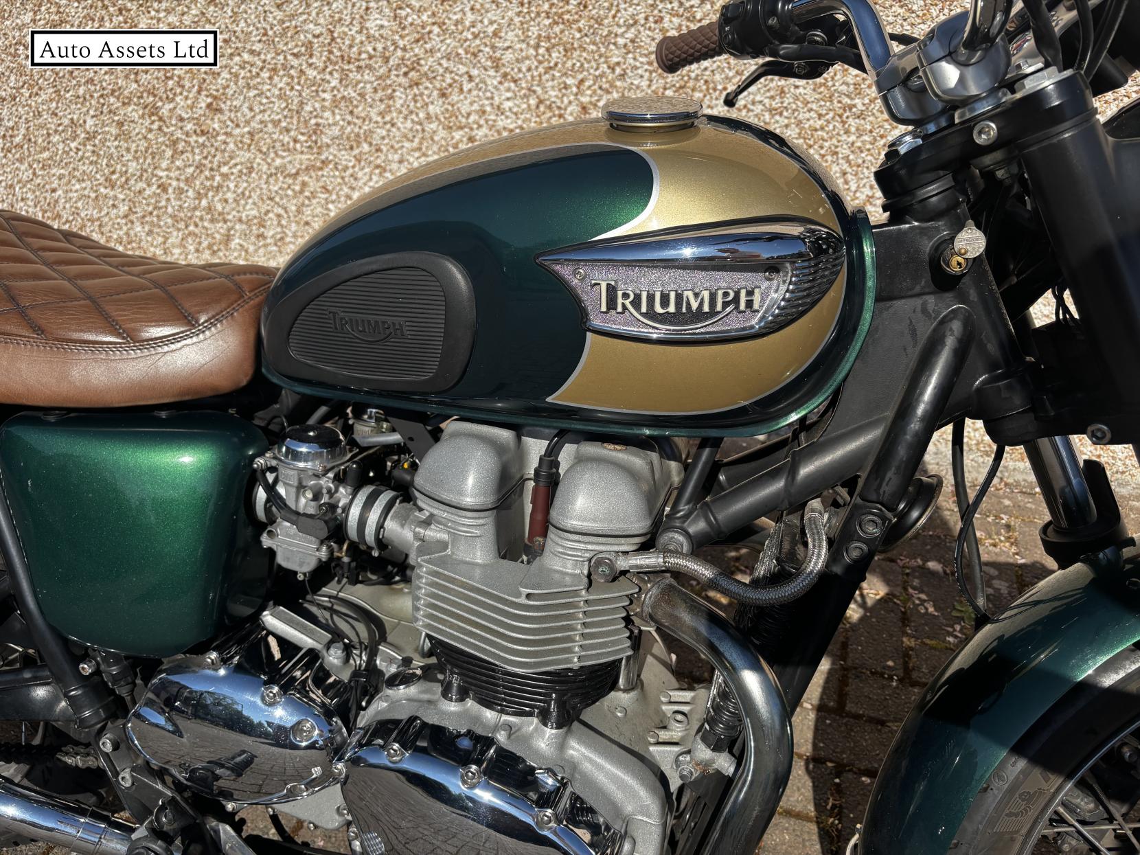 Triumph Bonneville T100 865 Roadster/Retro Petrol Manual