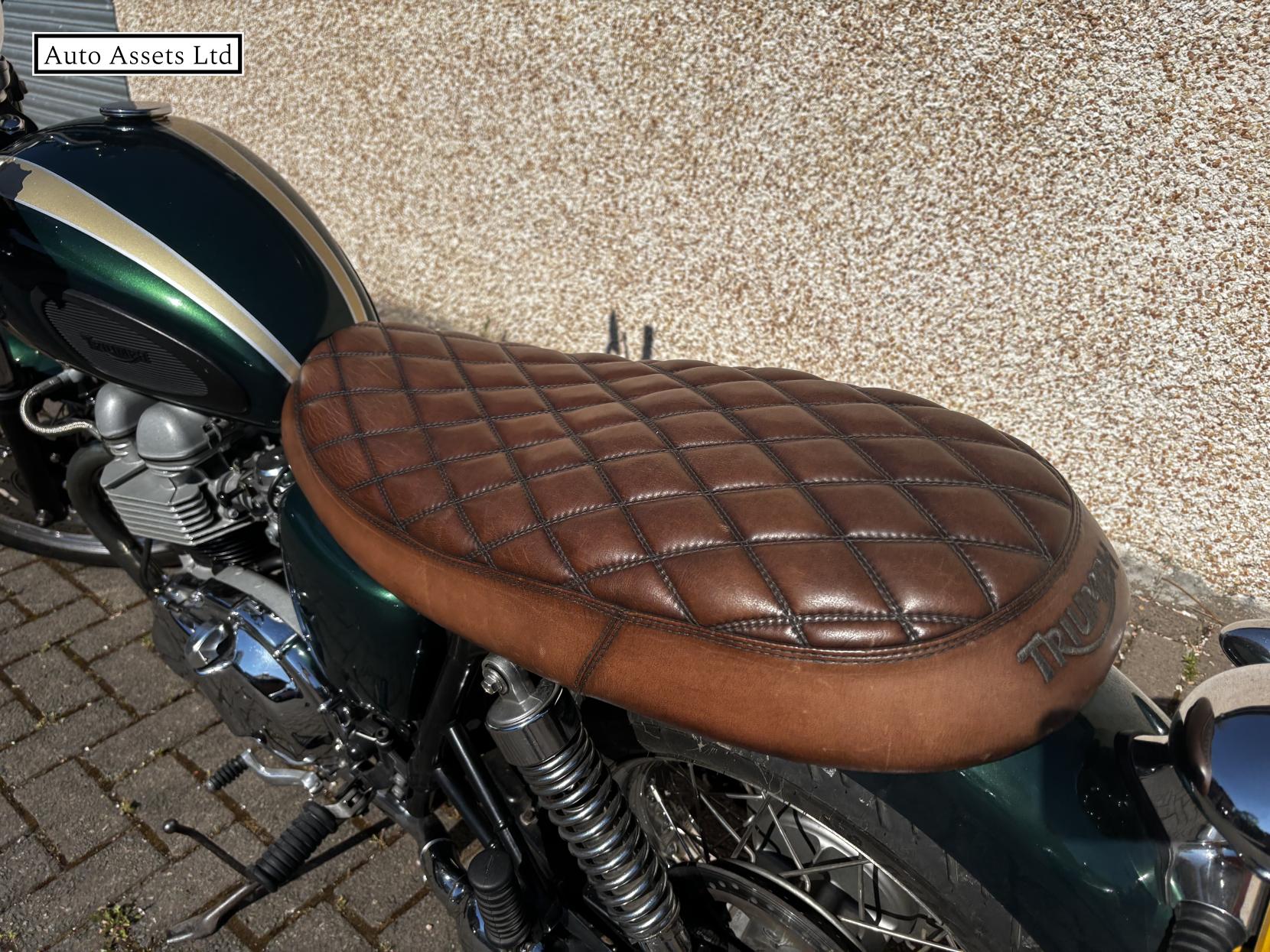 Triumph Bonneville T100 865 Roadster/Retro Petrol Manual