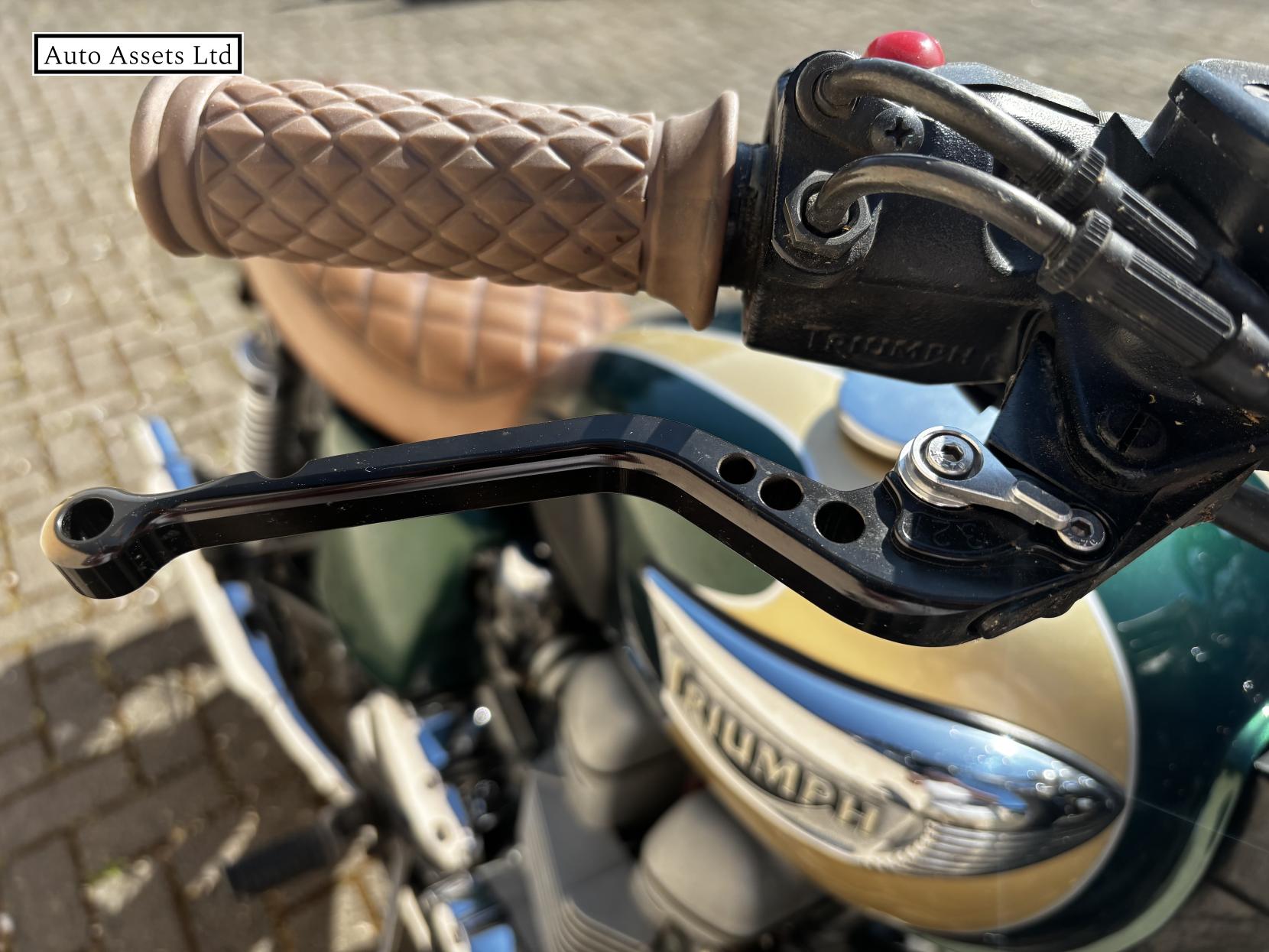 Triumph Bonneville T100 865 Roadster/Retro Petrol Manual